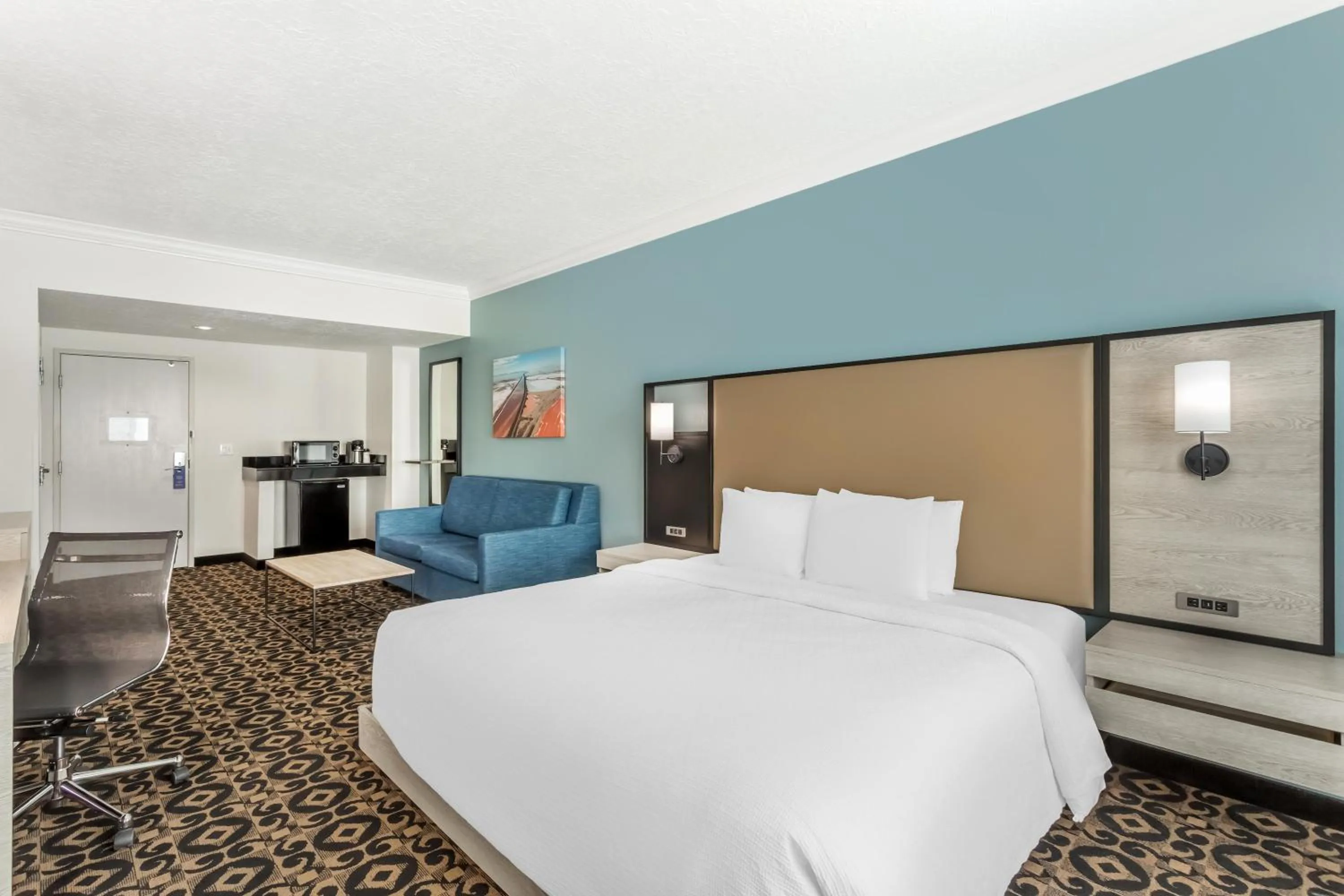 Bedroom, Bed in Best Western Plus Airport Inn & Suites