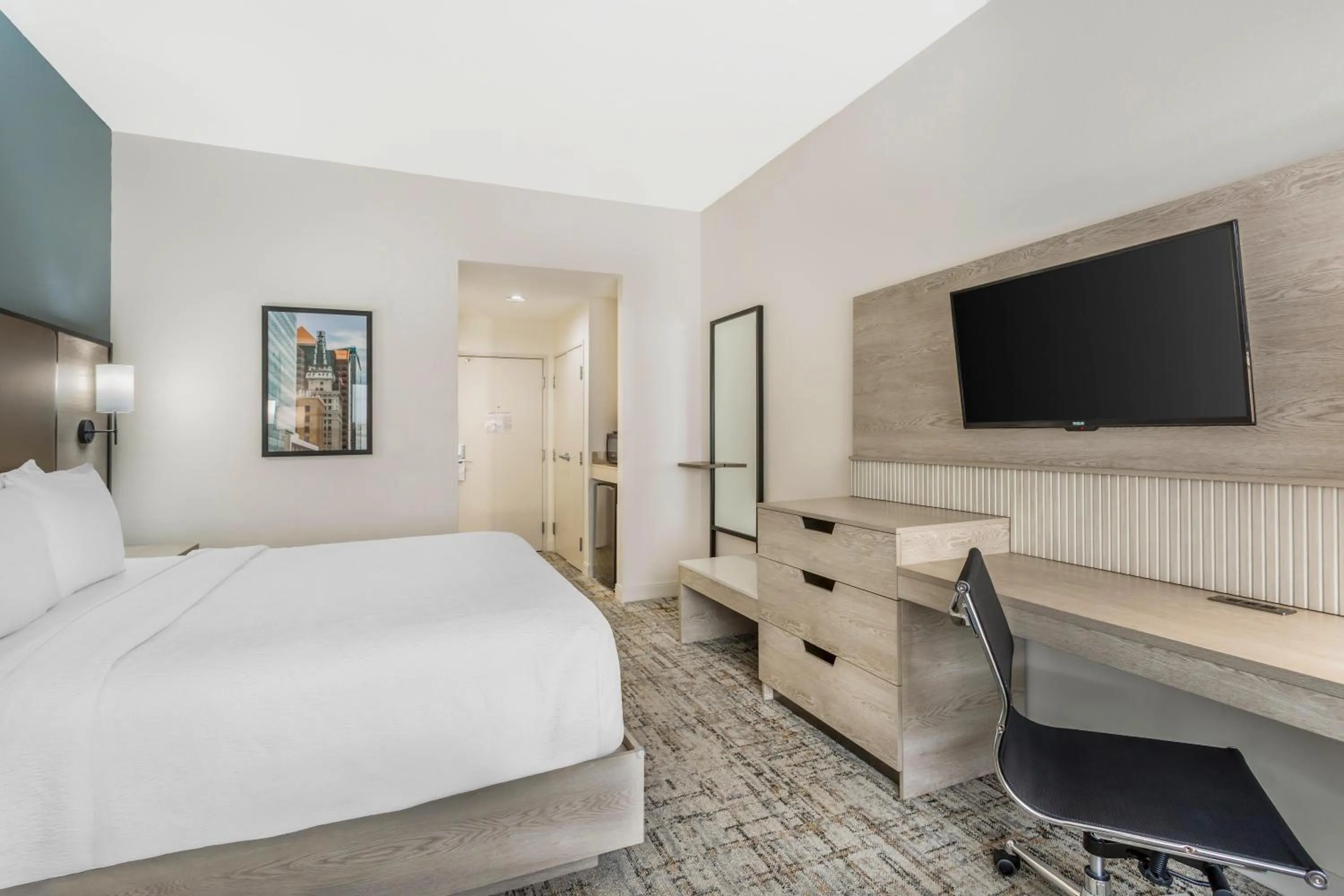 Bedroom, Bed in Best Western Plus Airport Inn & Suites