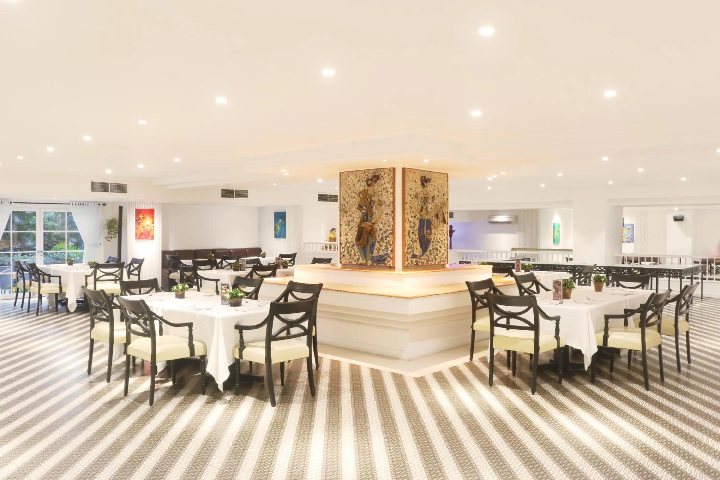 Restaurant/places to eat in Grand Sahid Jaya