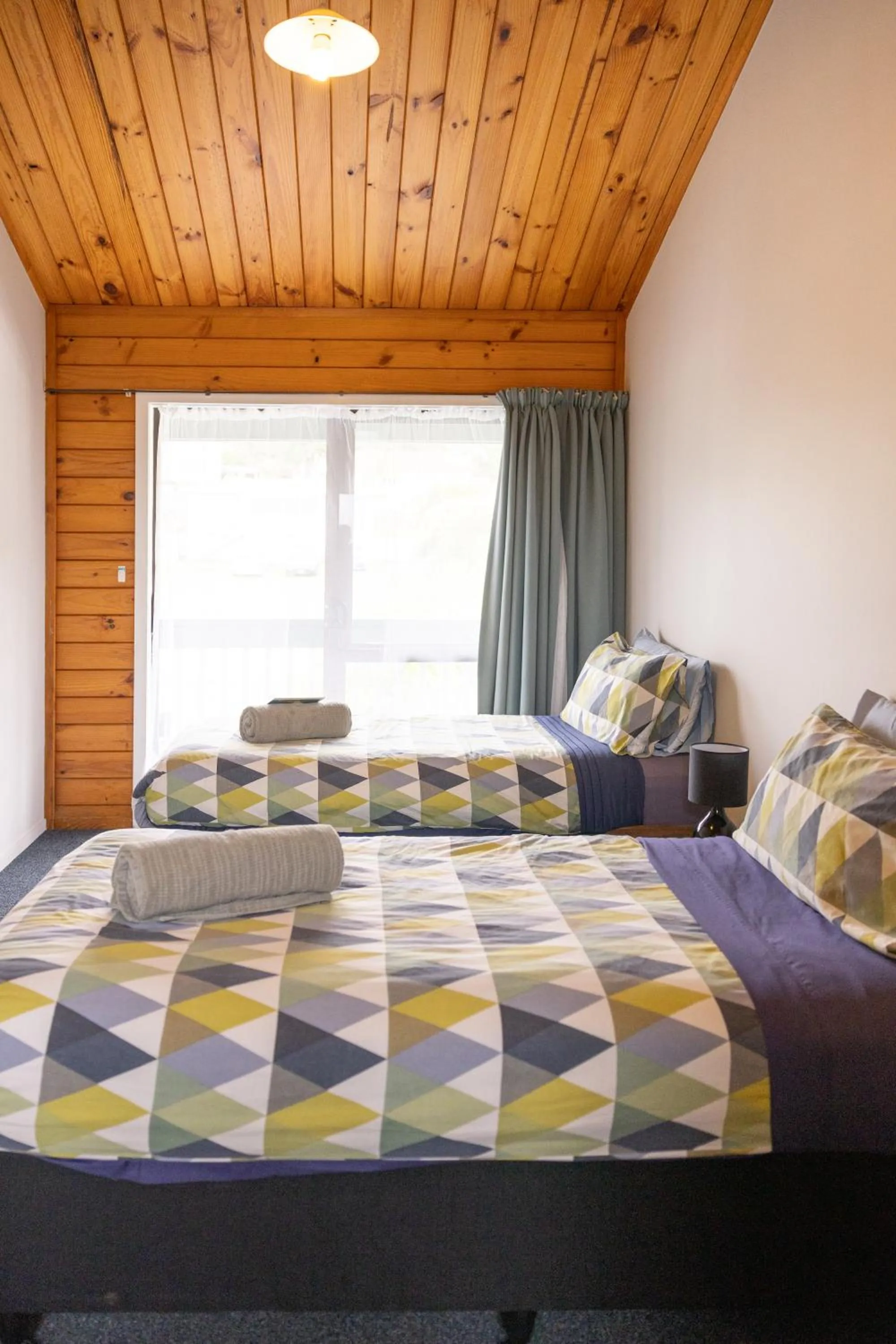 Bed in Bay of Islands Lodge