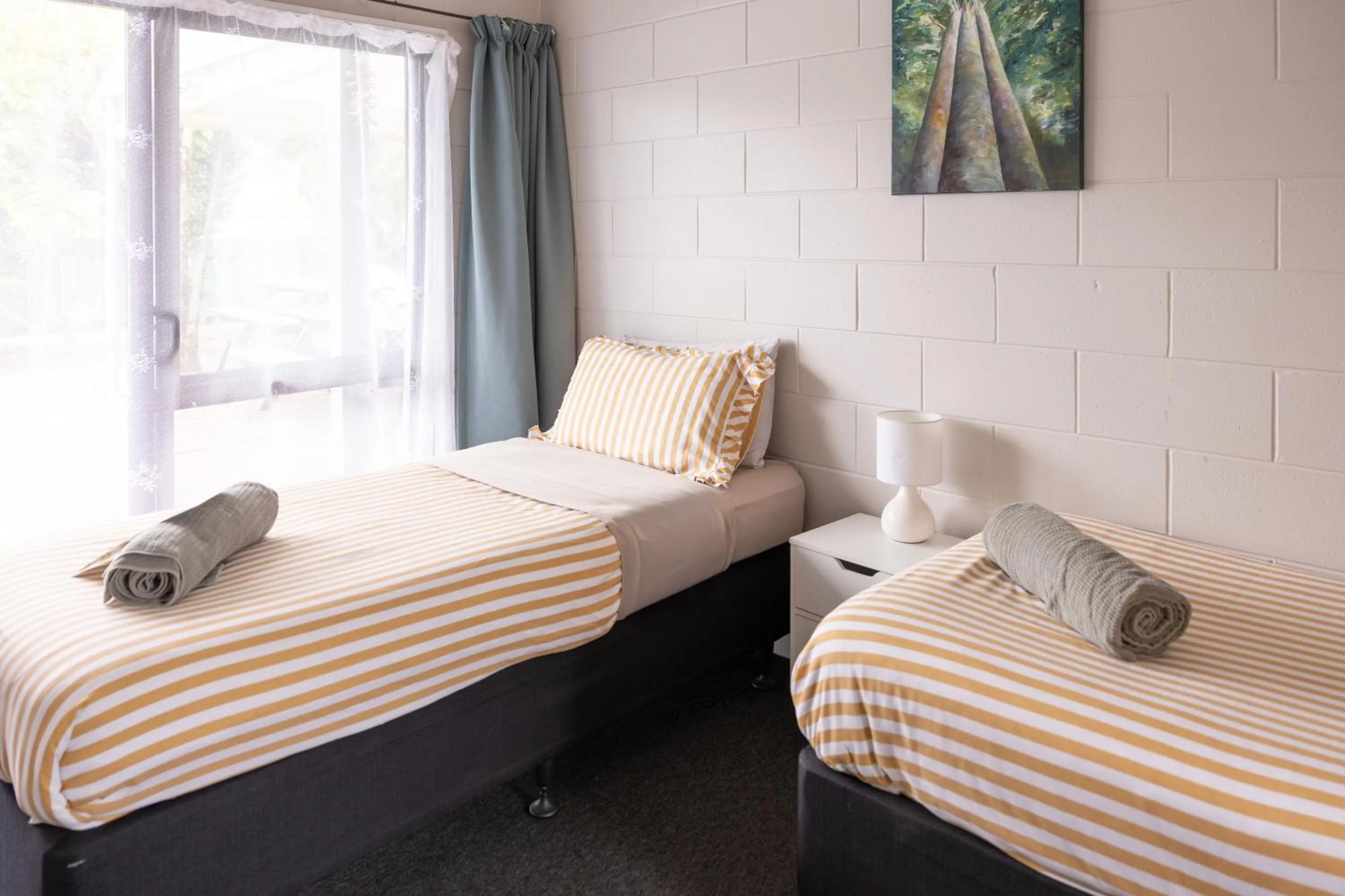 Bed in Bay of Islands Lodge