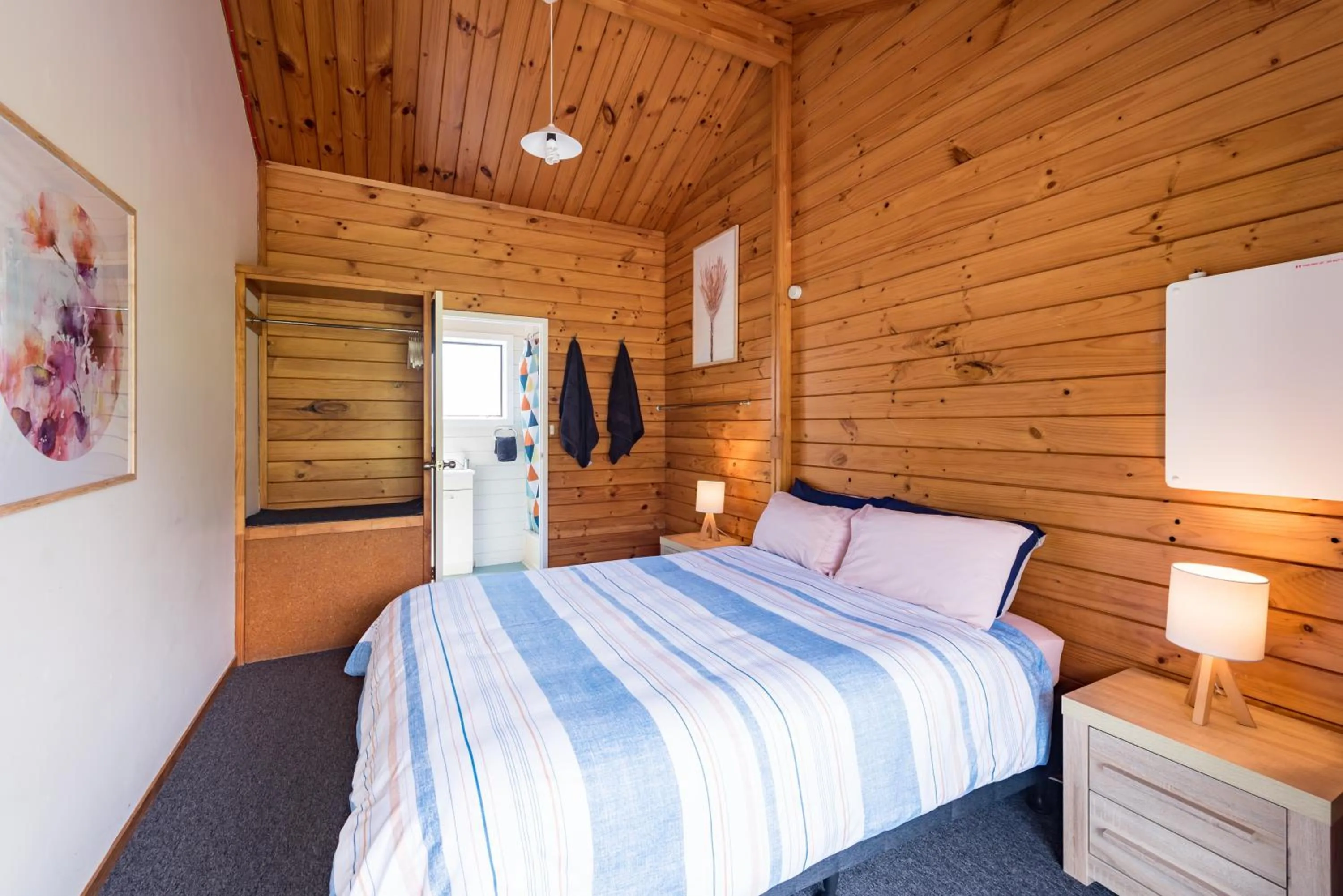 Bed in Bay of Islands Lodge