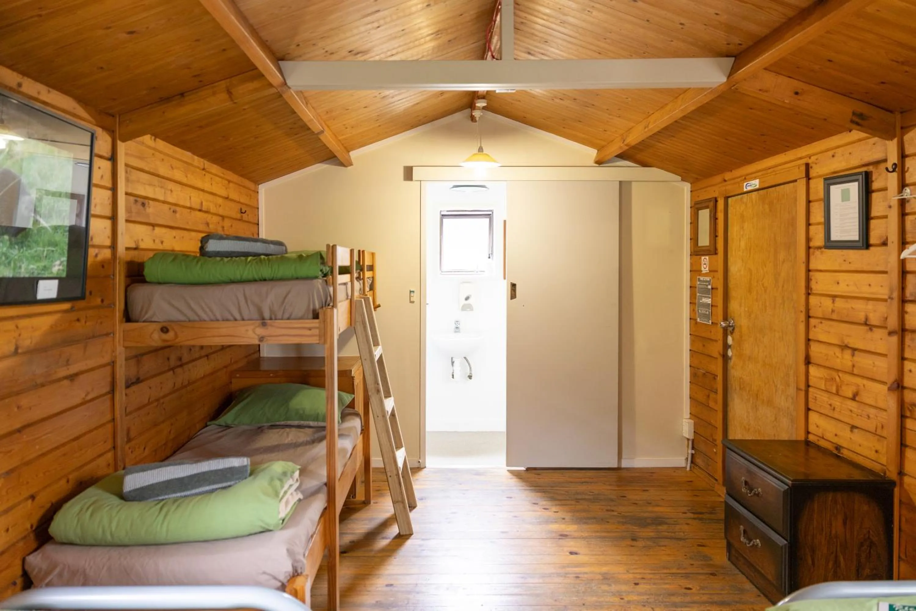 Bed in Bay of Islands Lodge