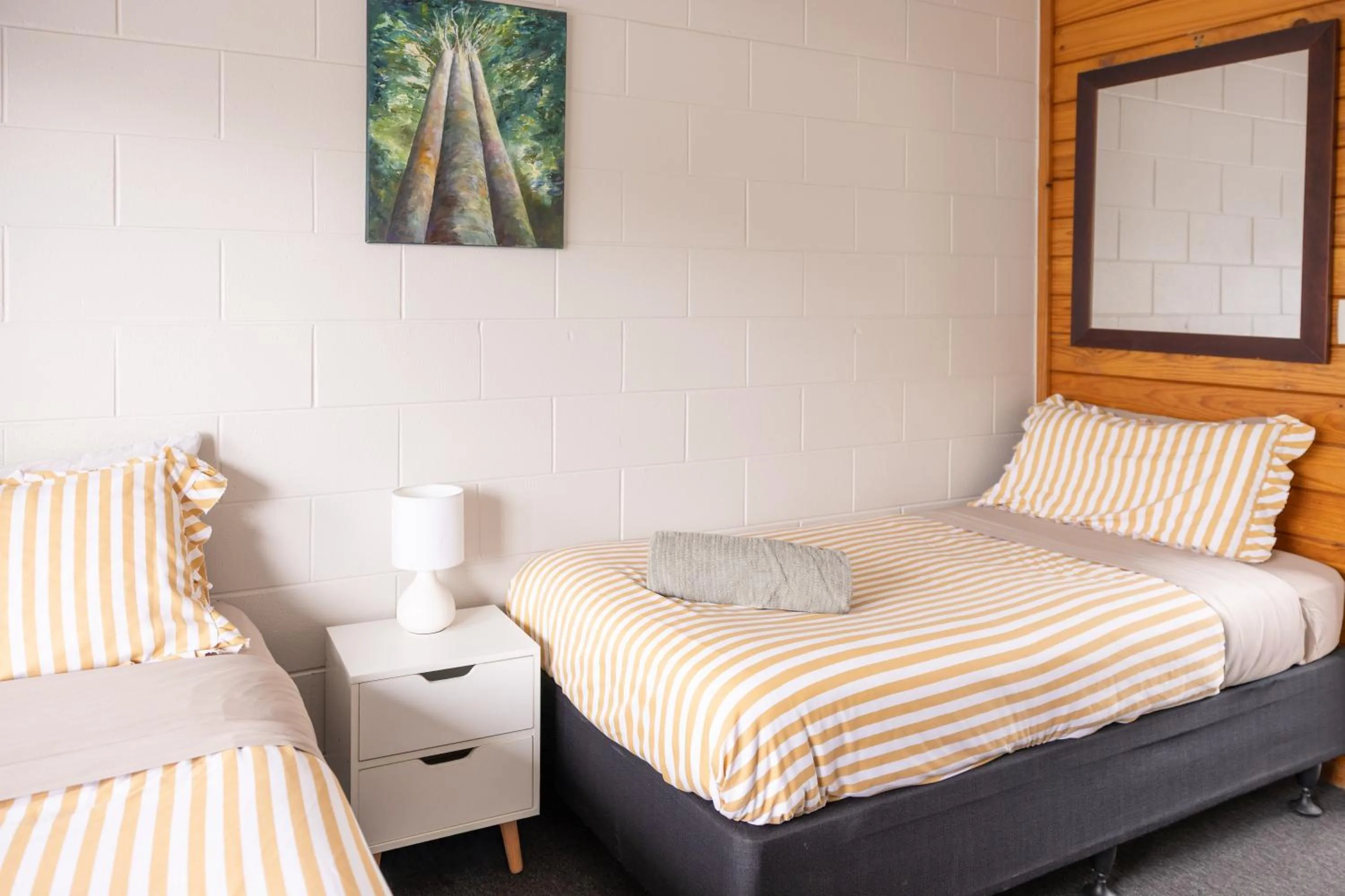 Bed in Bay of Islands Lodge