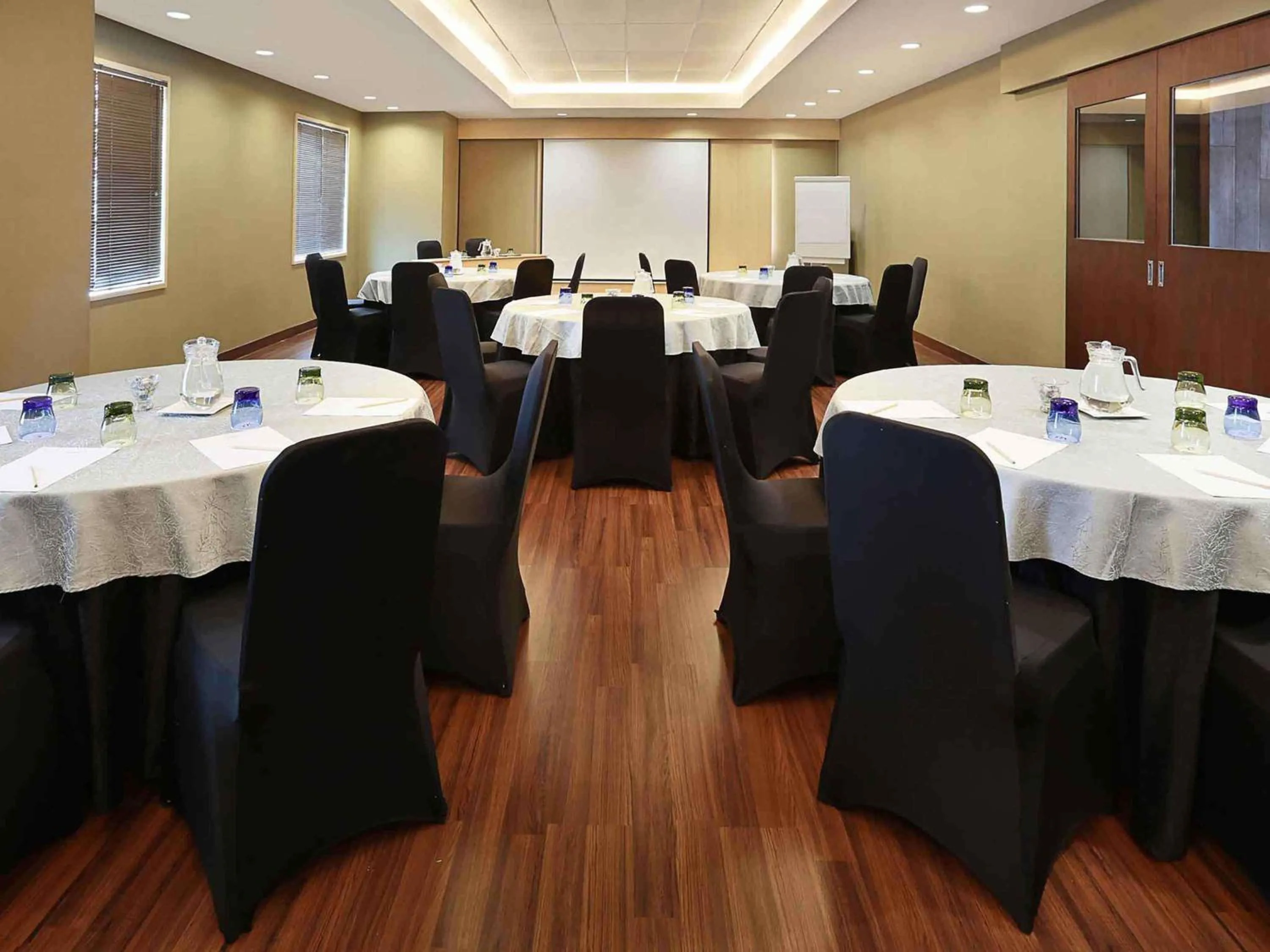 Meeting/conference room in Mercure Jakarta Simatupang
