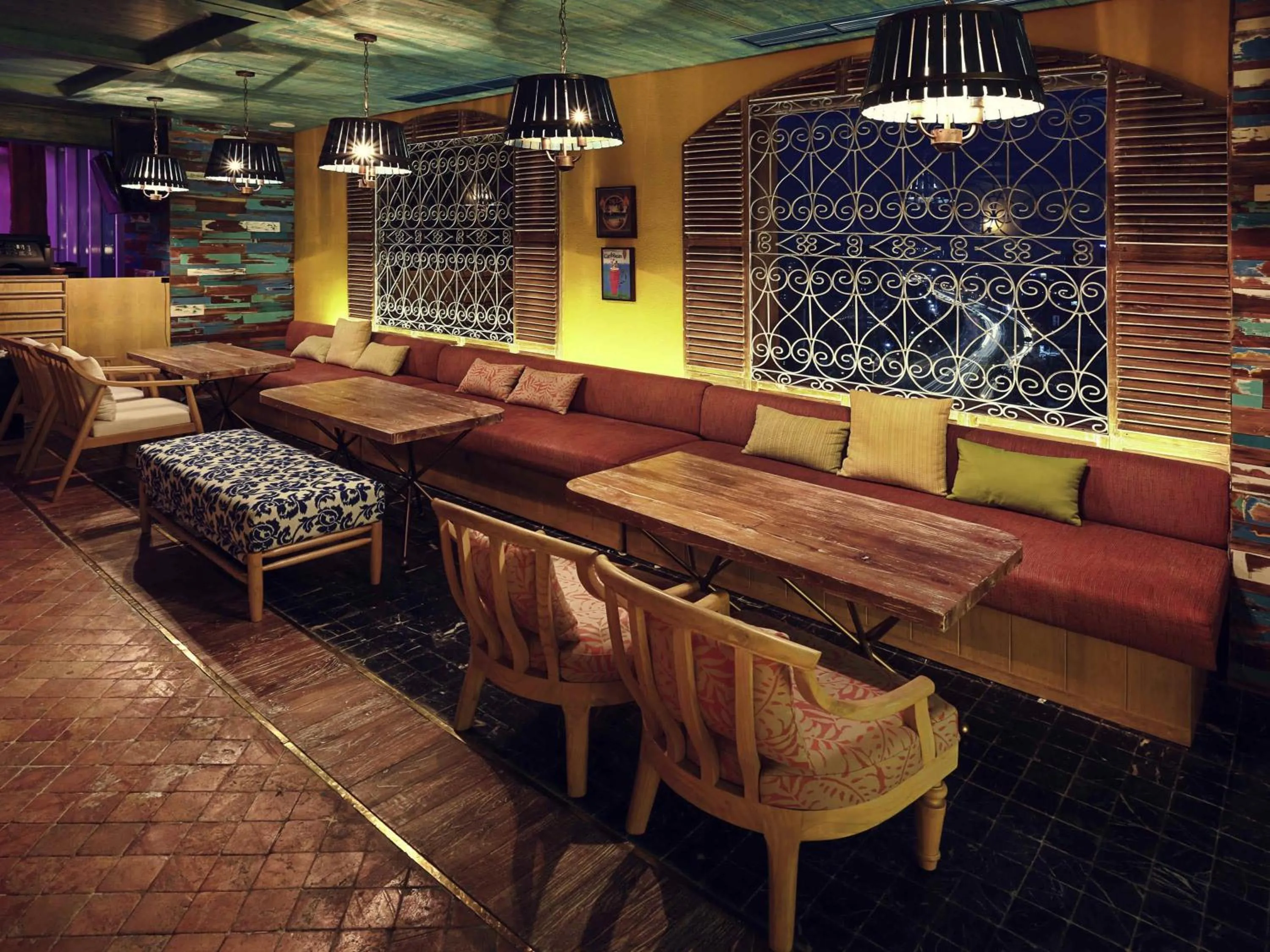 Lounge or bar in Mercure Jakarta Simatupang