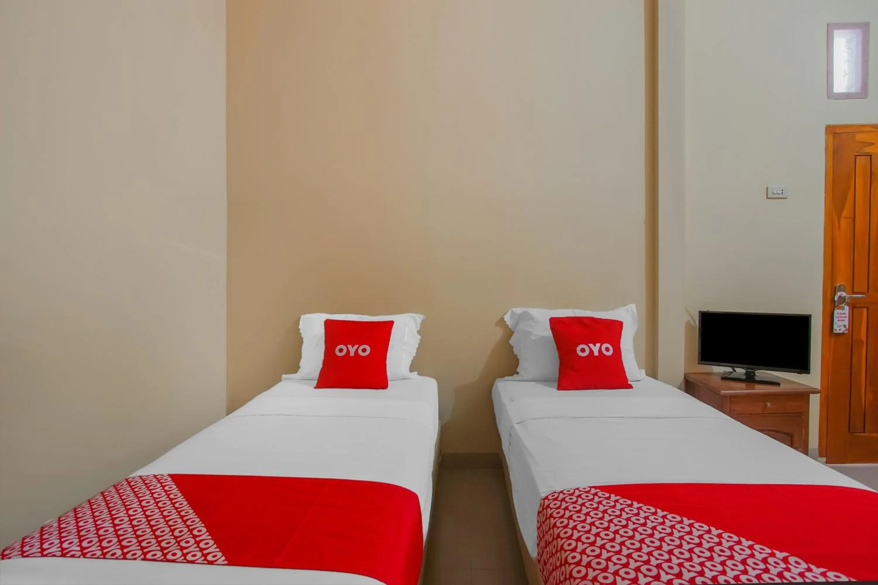 Bedroom, Bed in Collection O 89999 Hotel Bumi Kedaton Resort