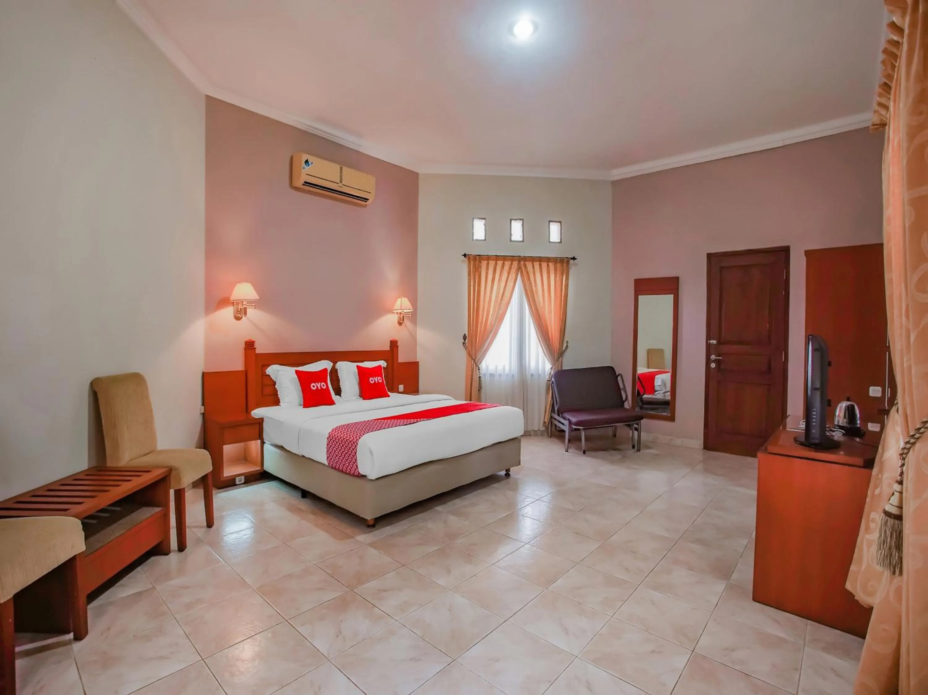 Bedroom, Bed in Collection O 89999 Hotel Bumi Kedaton Resort