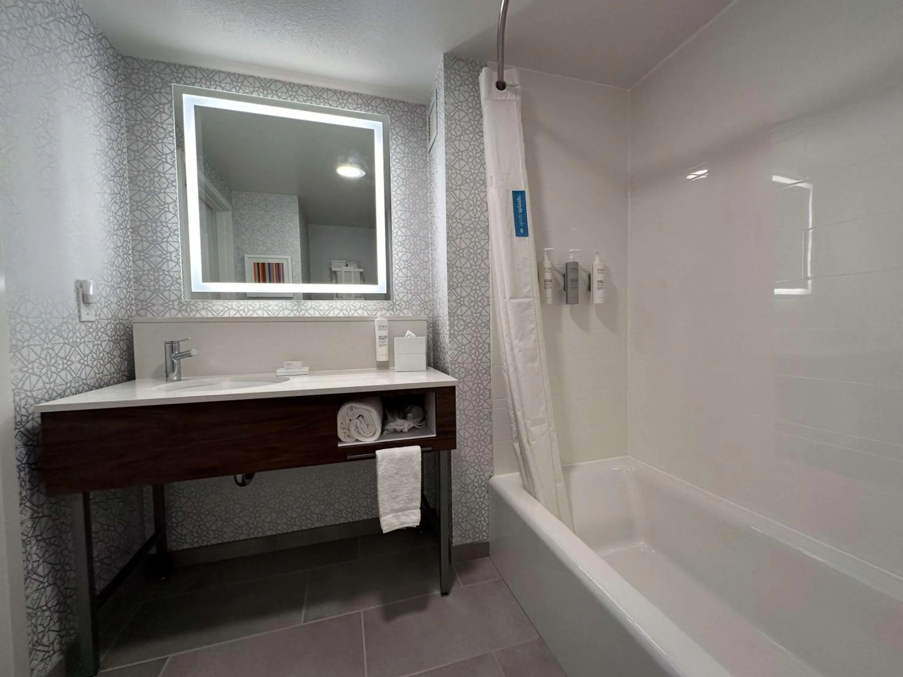 Bathroom in Hampton Inn Milpitas