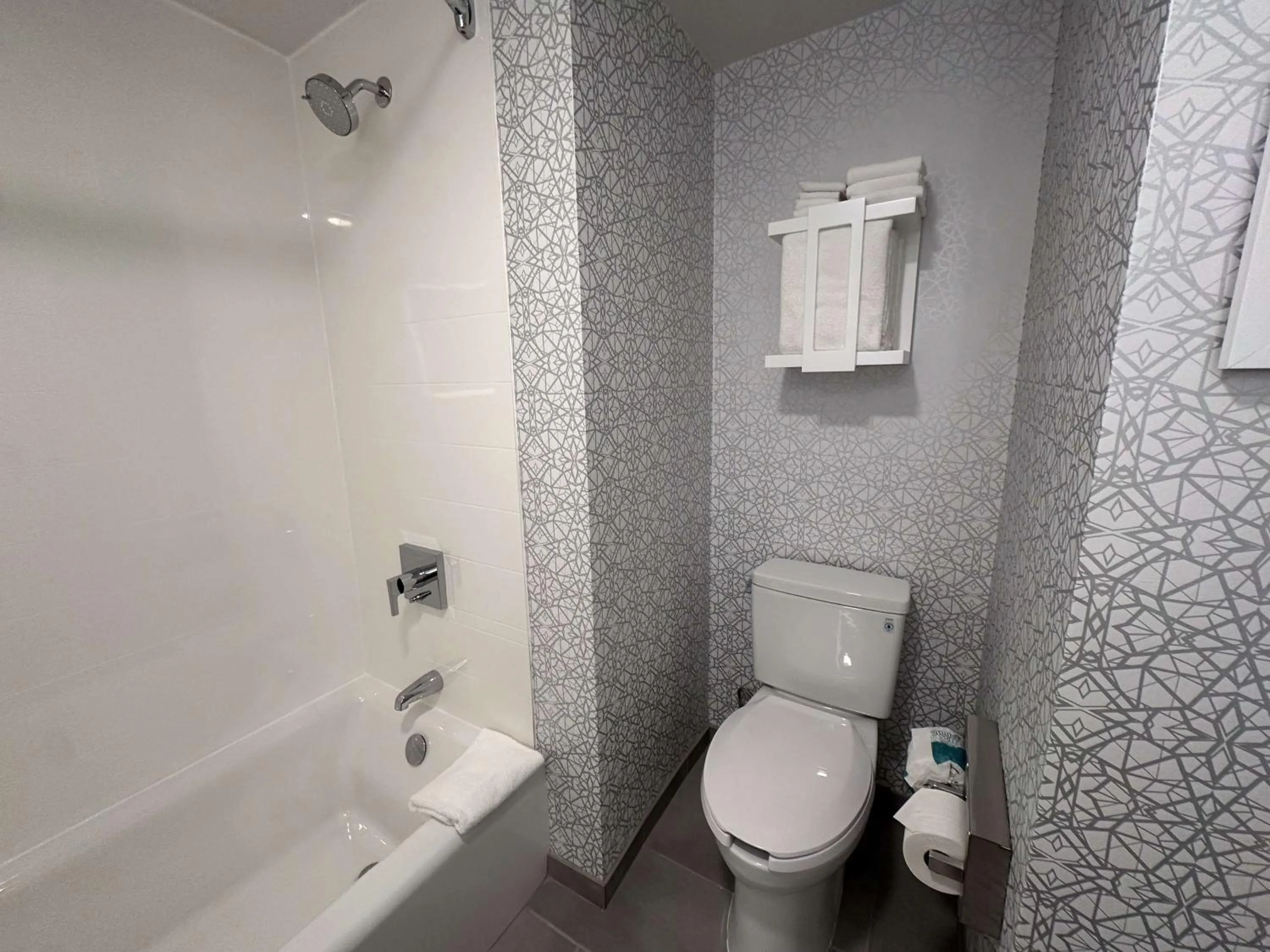 Bathroom in Hampton Inn Milpitas