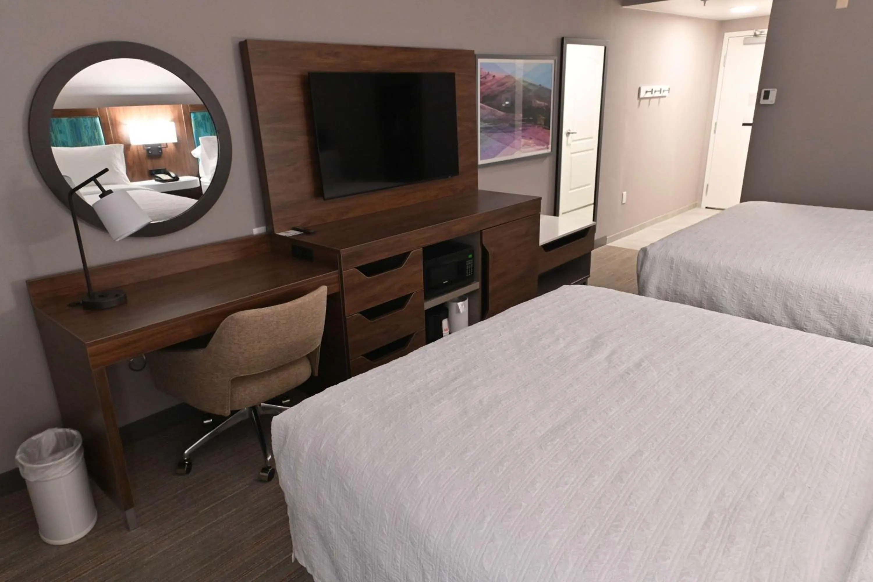 Bedroom, Bed in Hampton Inn Milpitas