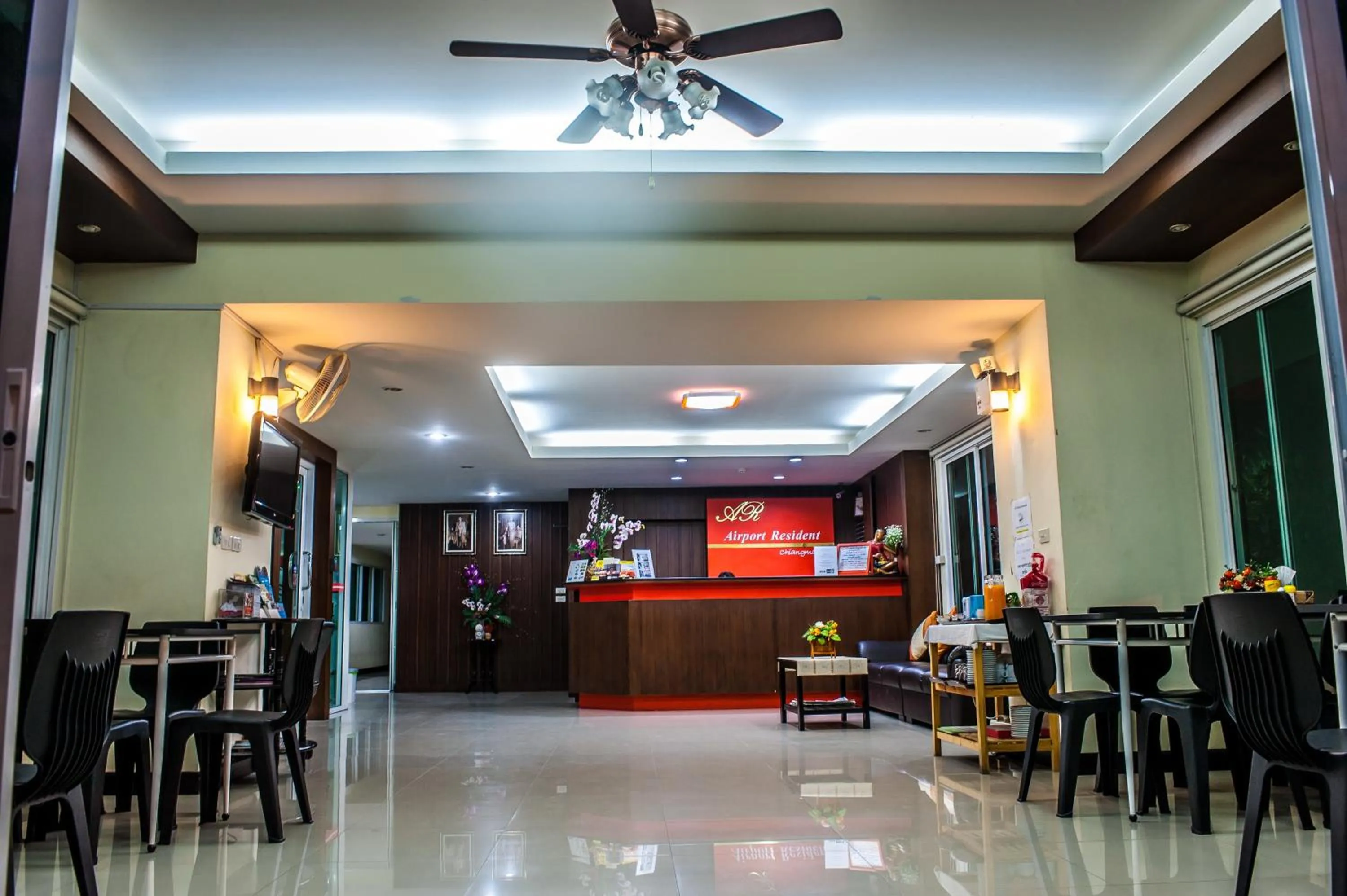 Lobby or reception in Airport Resident