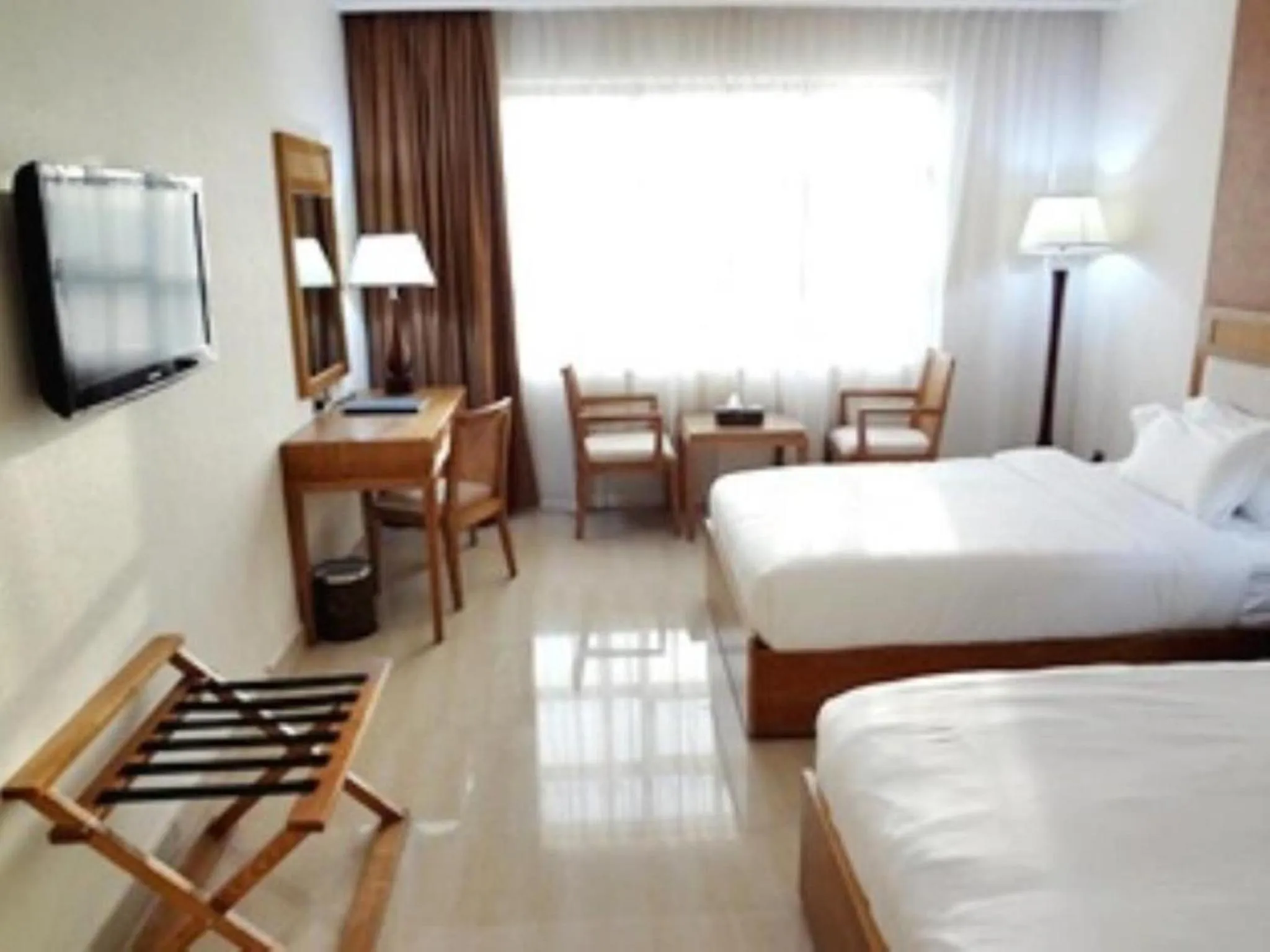 Photo of the whole room, Bed in City Center Hotel