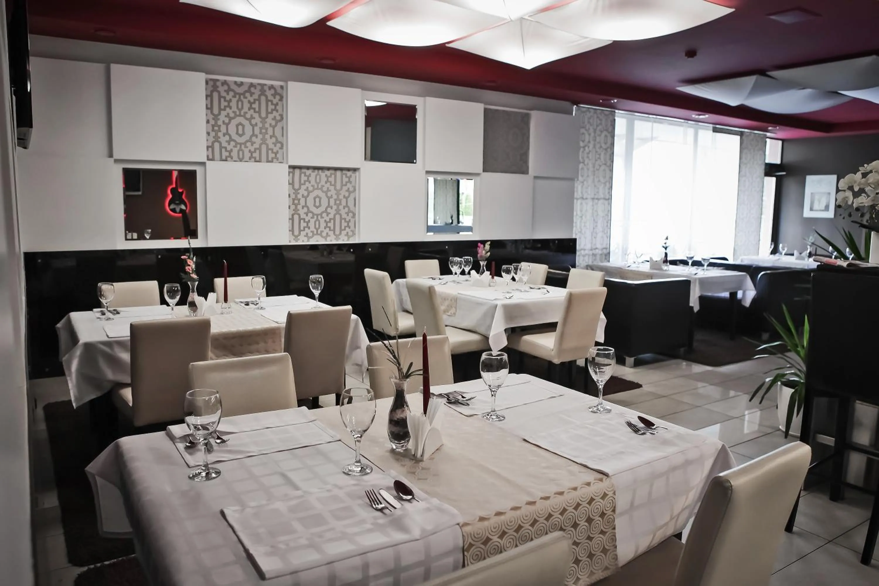 Restaurant/places to eat in Hotel Palma
