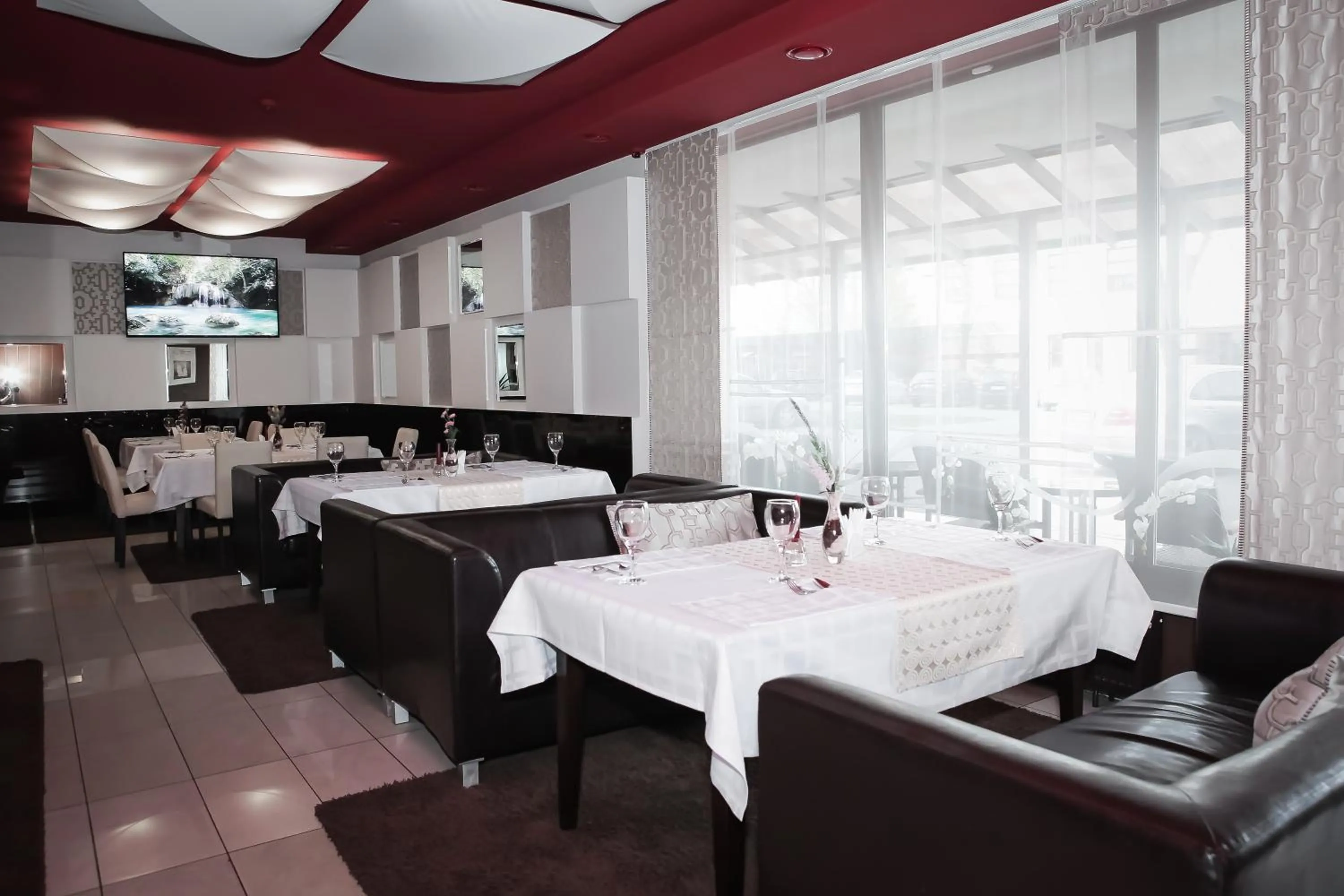 Restaurant/places to eat in Hotel Palma