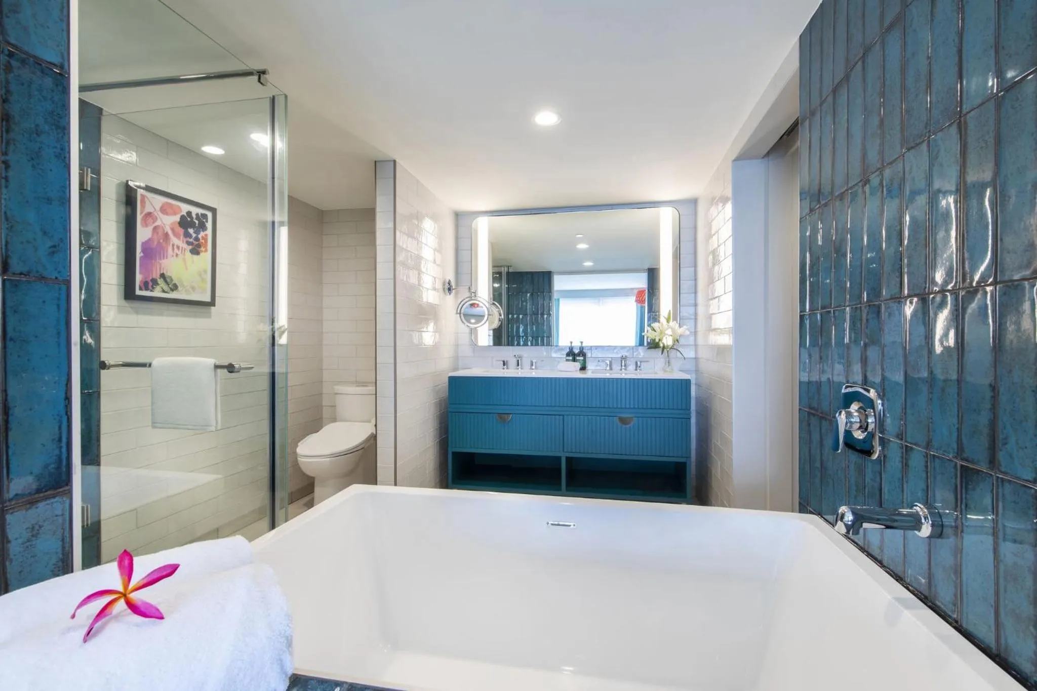 Bathroom, Bed in Crowne Plaza Resort Guam