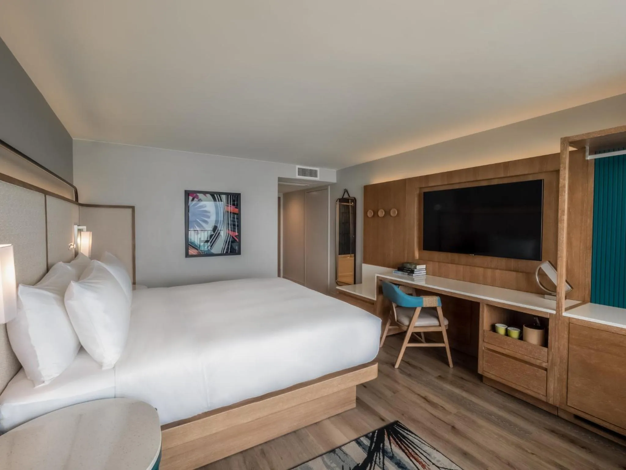 Photo of the whole room, Bed in Crowne Plaza Resort Guam