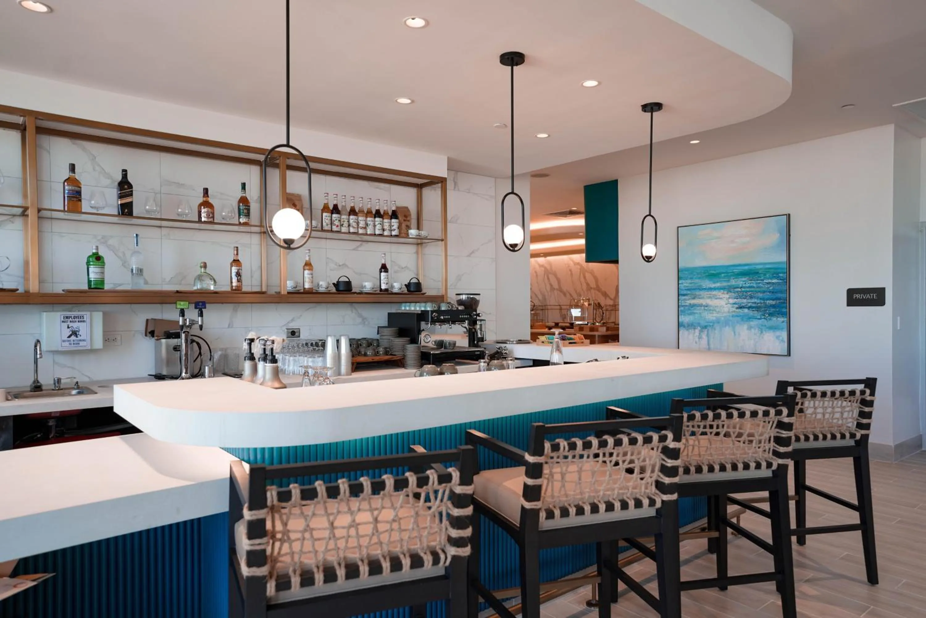 Lounge or bar in Crowne Plaza Resort Guam