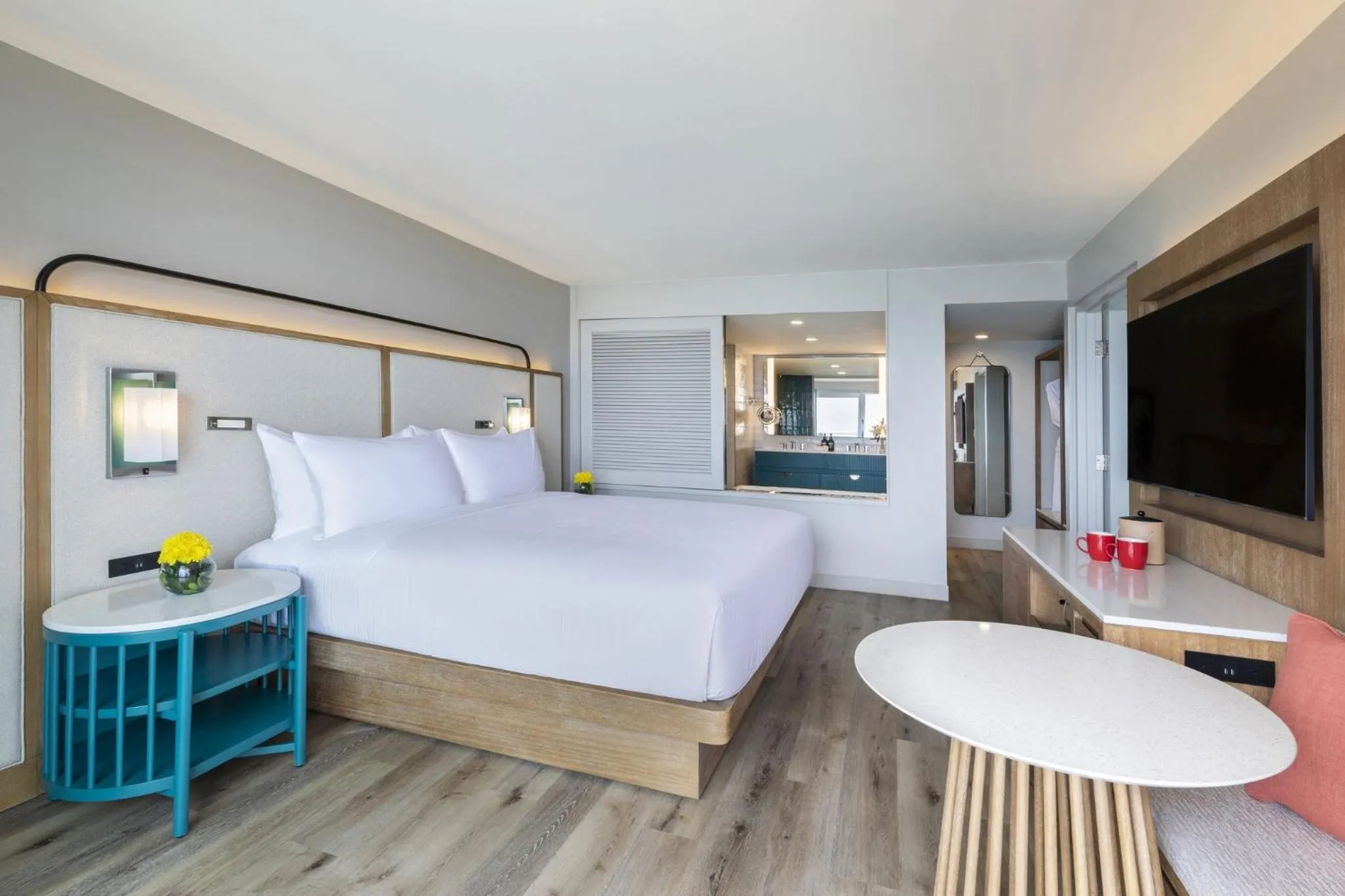 Photo of the whole room, Bed in Crowne Plaza Resort Guam