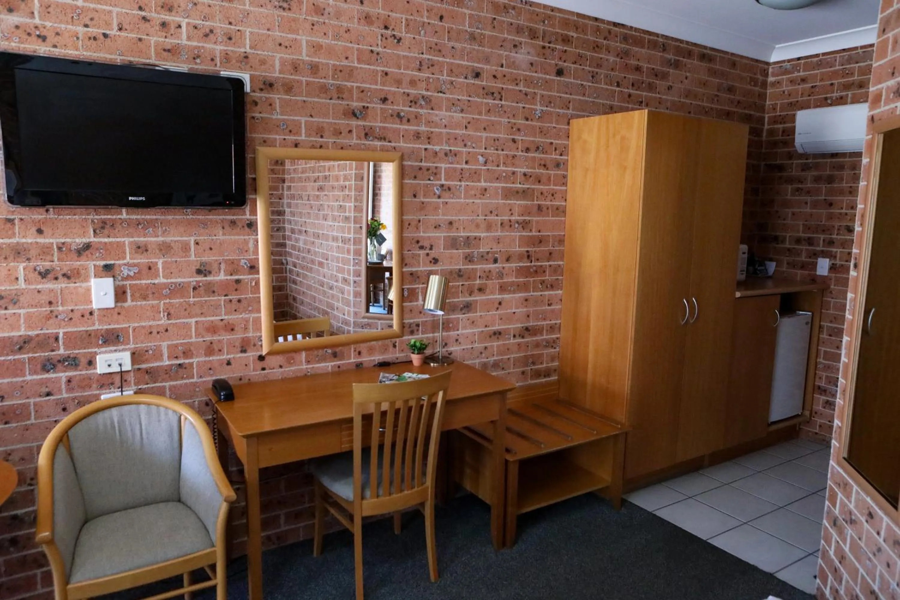 TV and multimedia in Akuna Motor Inn and Apartments