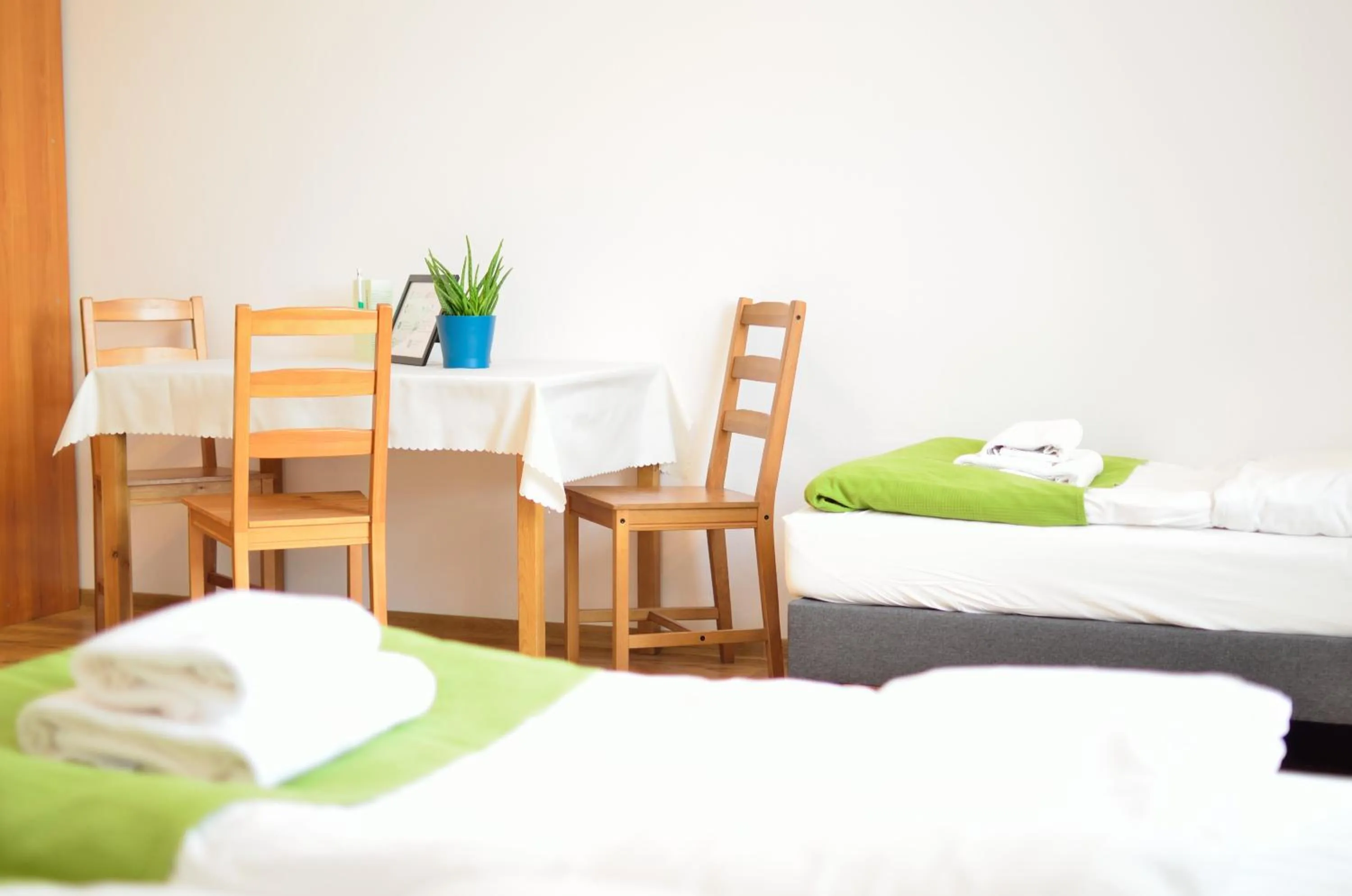 Photo of the whole room, Bed in WenderEDU Business Center