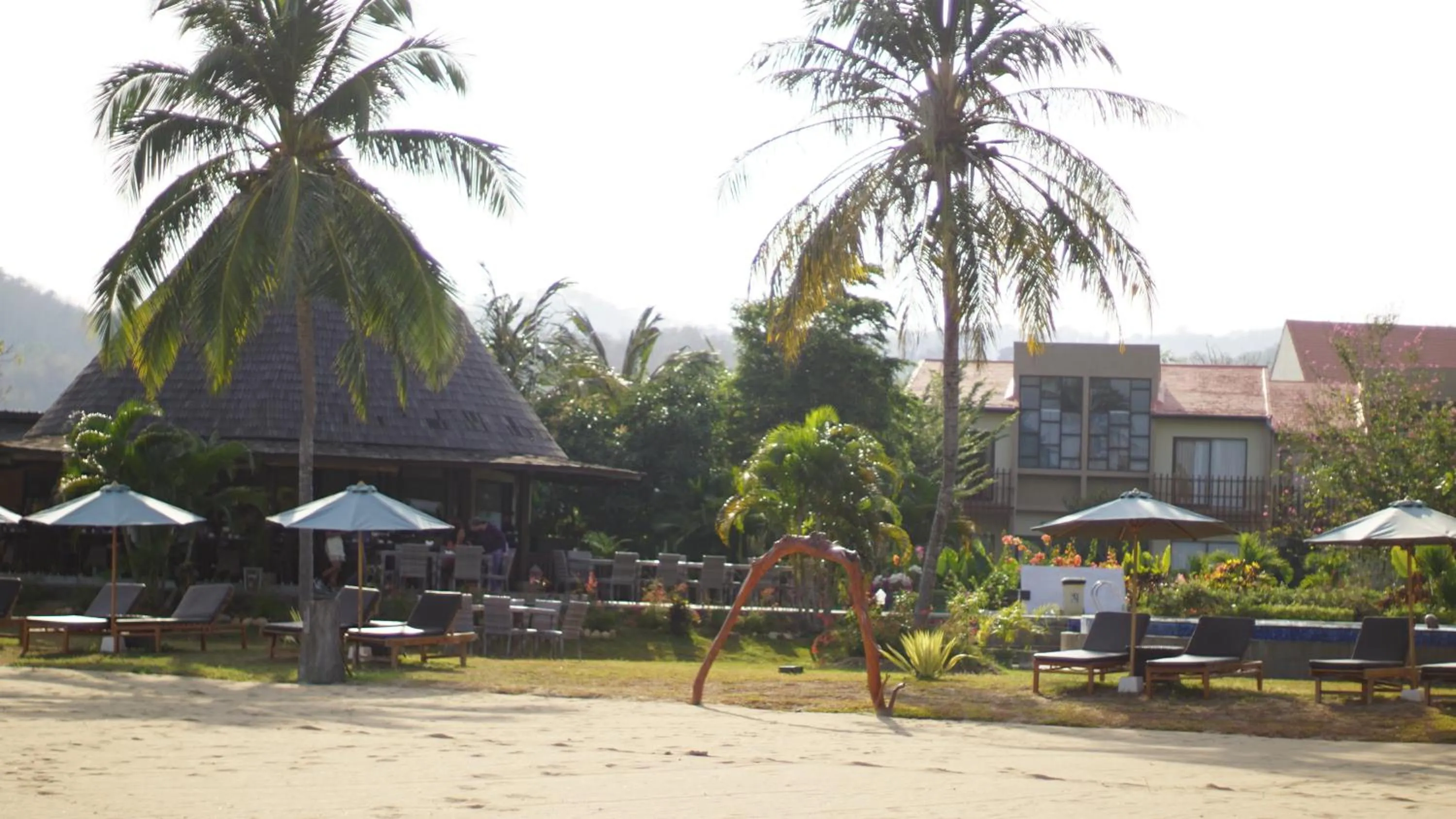 Luwansa Beach Hotel