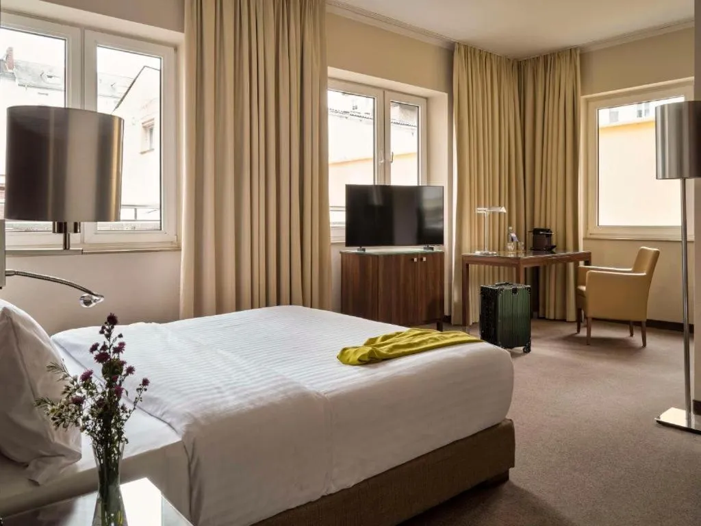 Photo of the whole room, Bed in Flemings Hotel Frankfurt Main-Riverside