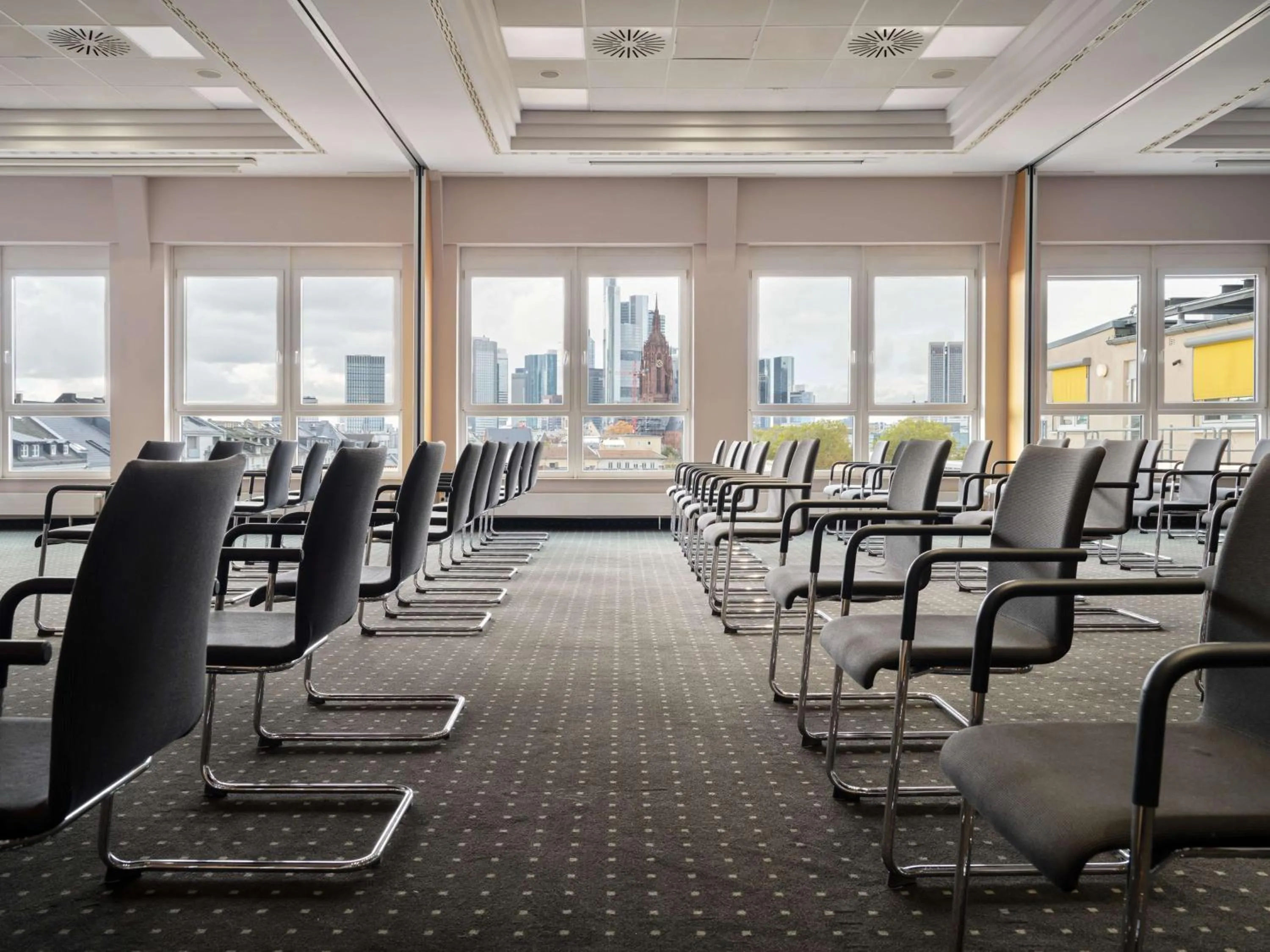 Business facilities in Flemings Hotel Frankfurt Main-Riverside