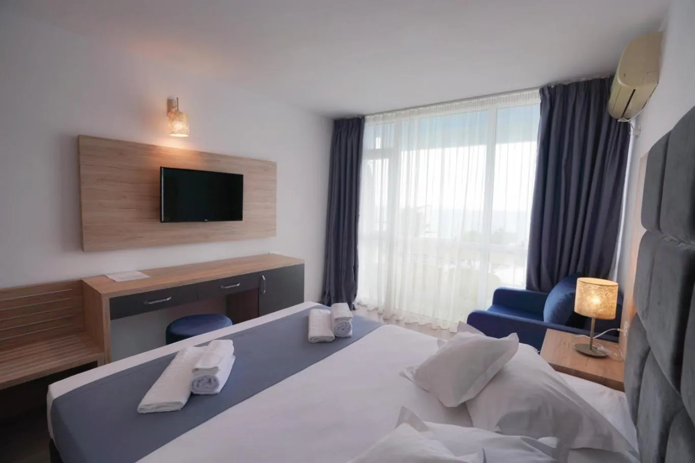 Photo of the whole room, Bed in Hotel Opal