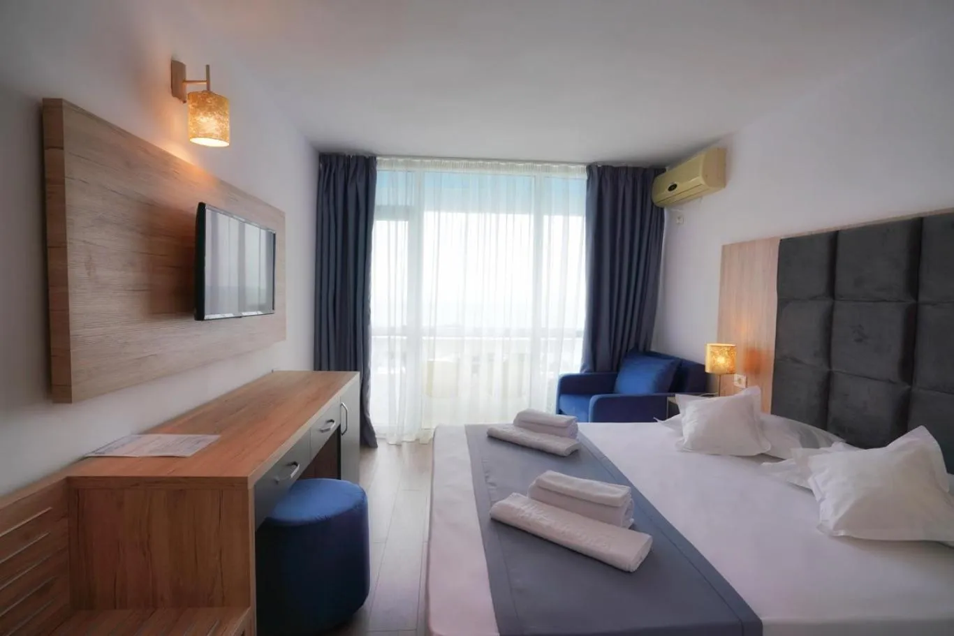 Photo of the whole room, Bed in Hotel Opal