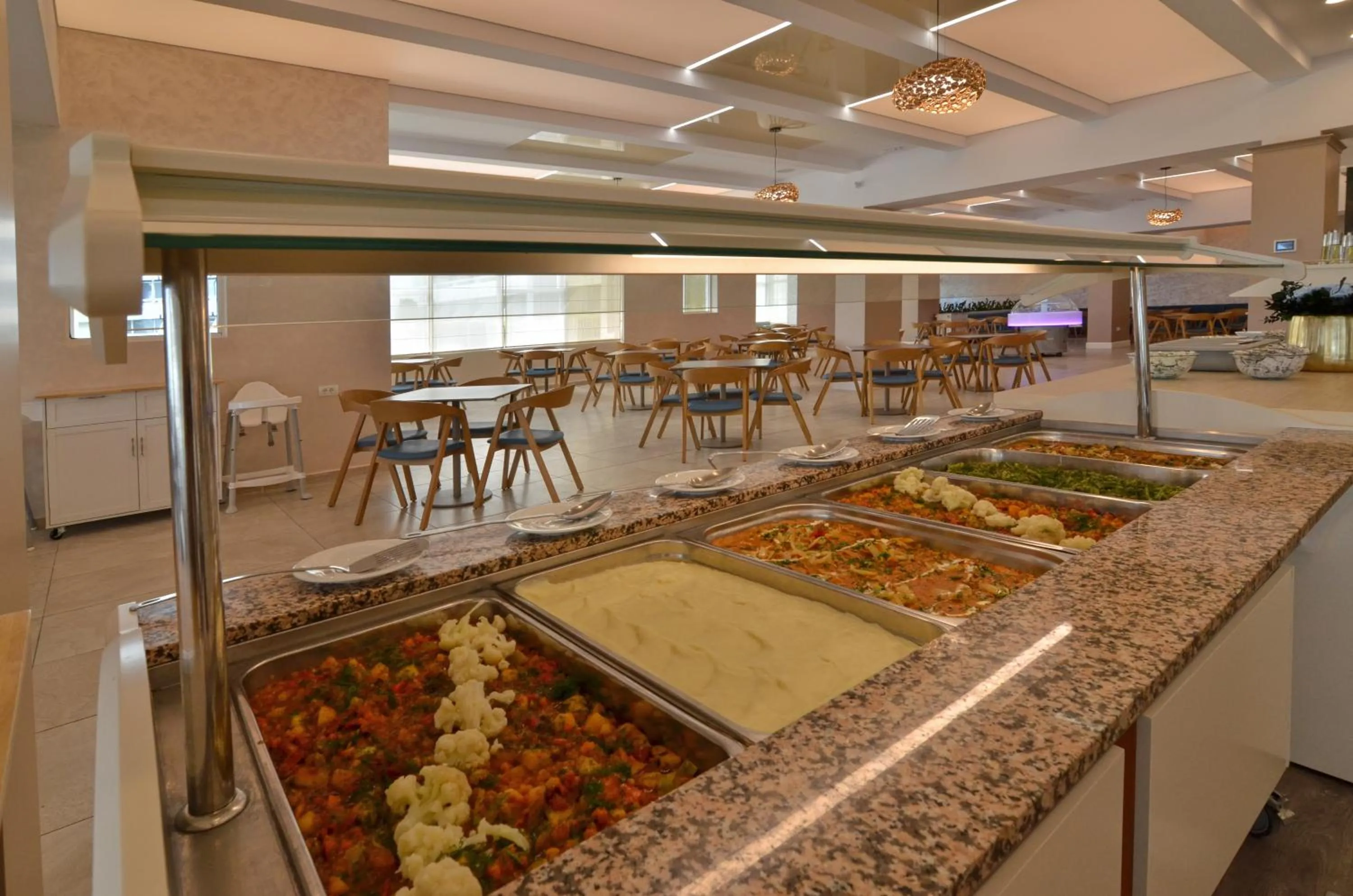 Restaurant/places to eat in Hotel Opal