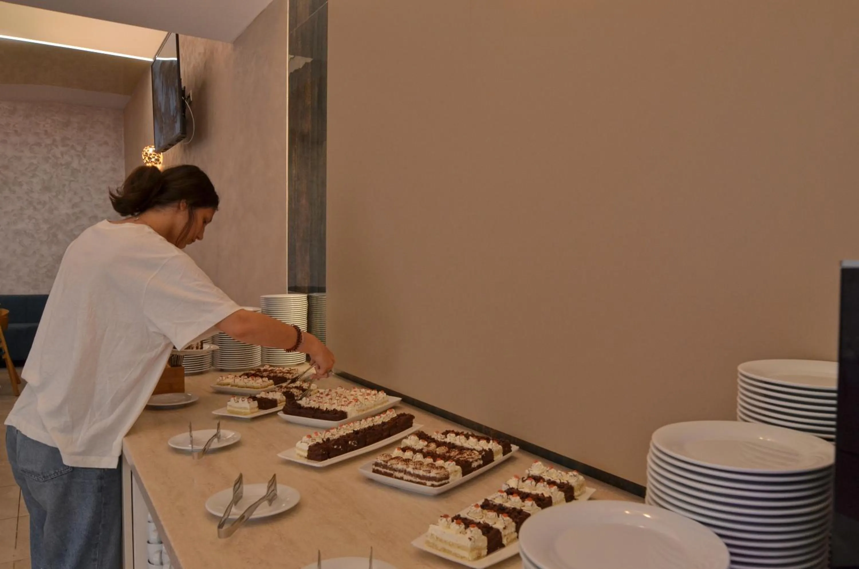 Restaurant/places to eat in Hotel Opal