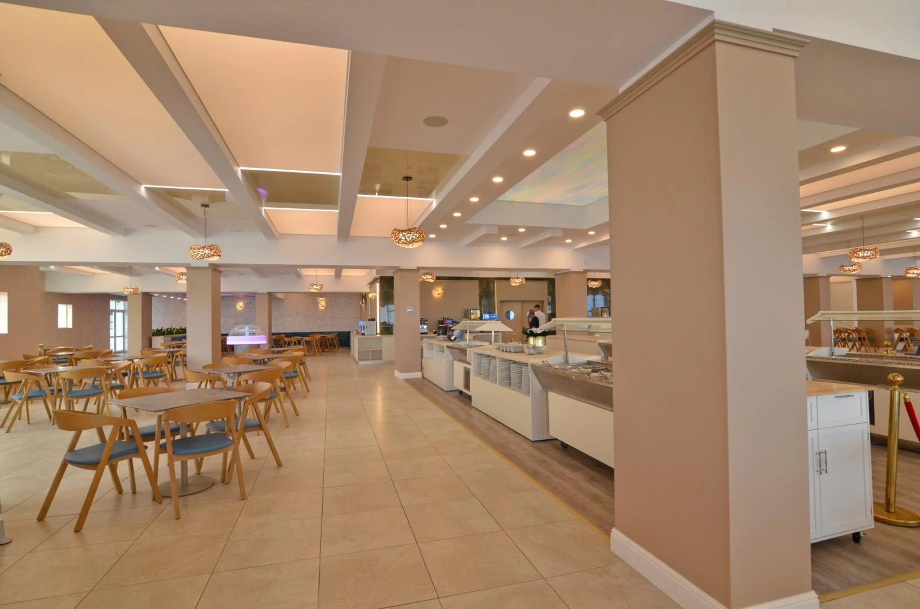 Restaurant/places to eat in Hotel Opal