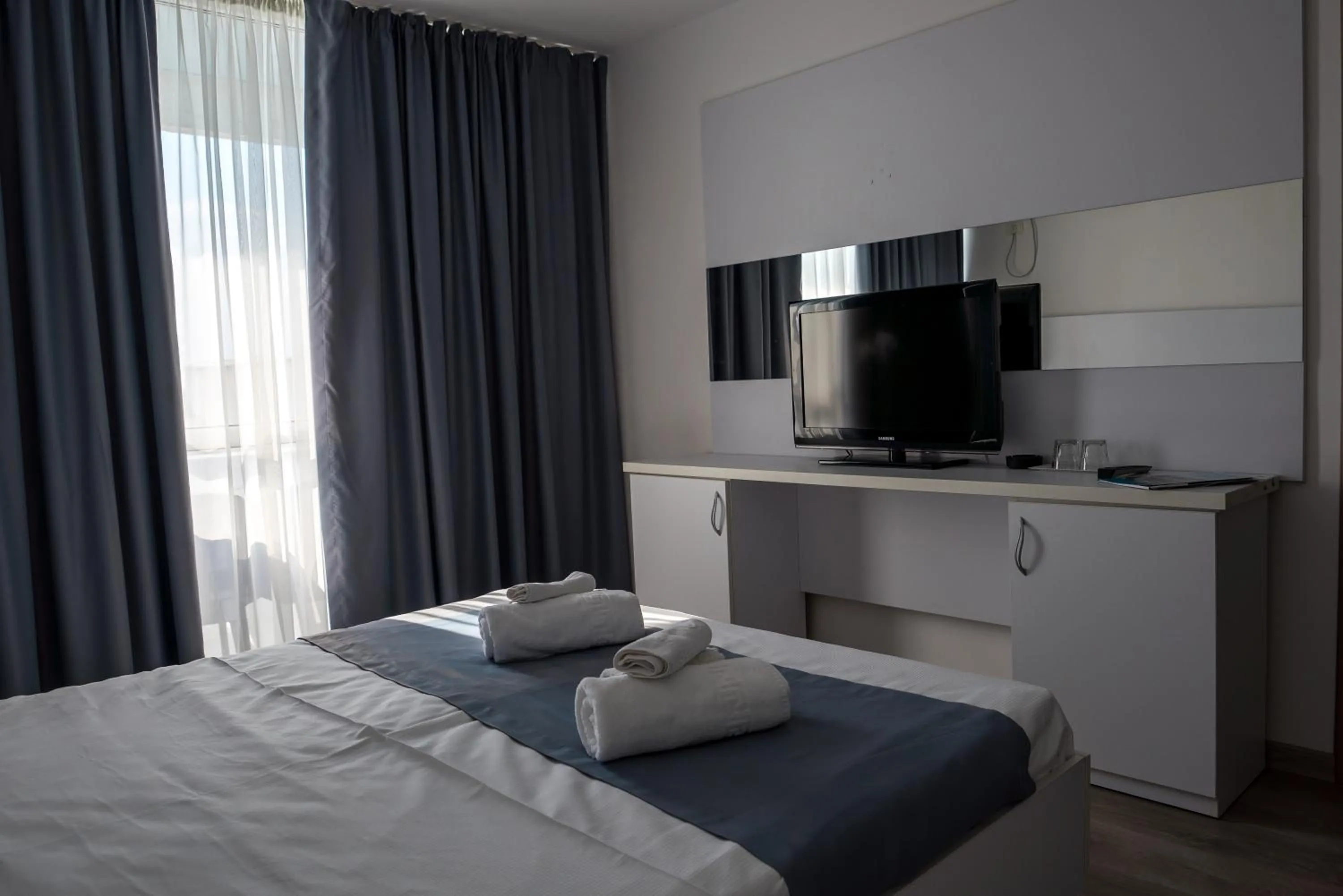 TV and multimedia, Bed in Hotel Opal
