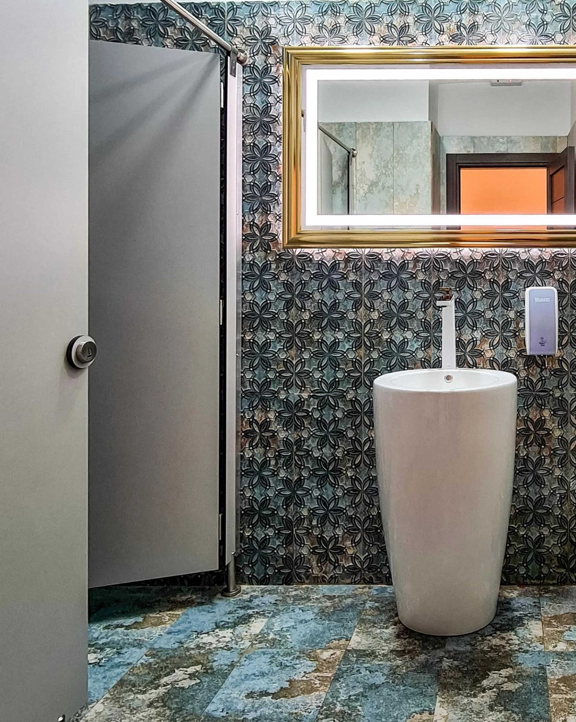 Bathroom in Hotel Opal