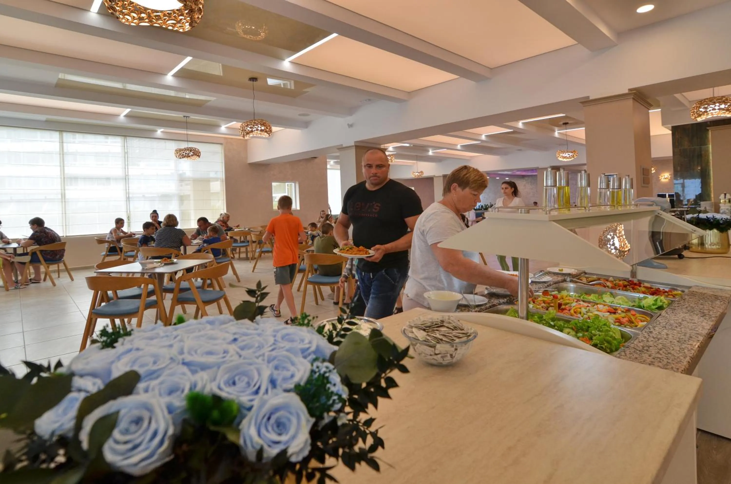 Restaurant/places to eat in Hotel Opal