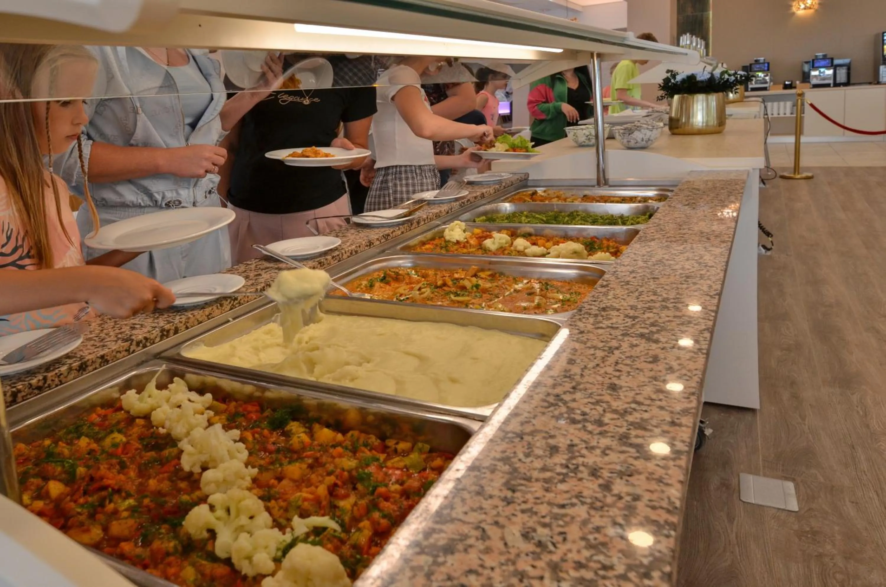 Restaurant/places to eat in Hotel Opal