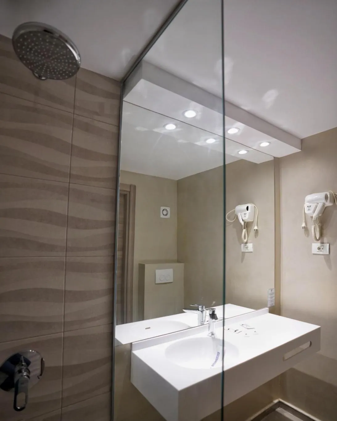 Bathroom in Hotel Opal