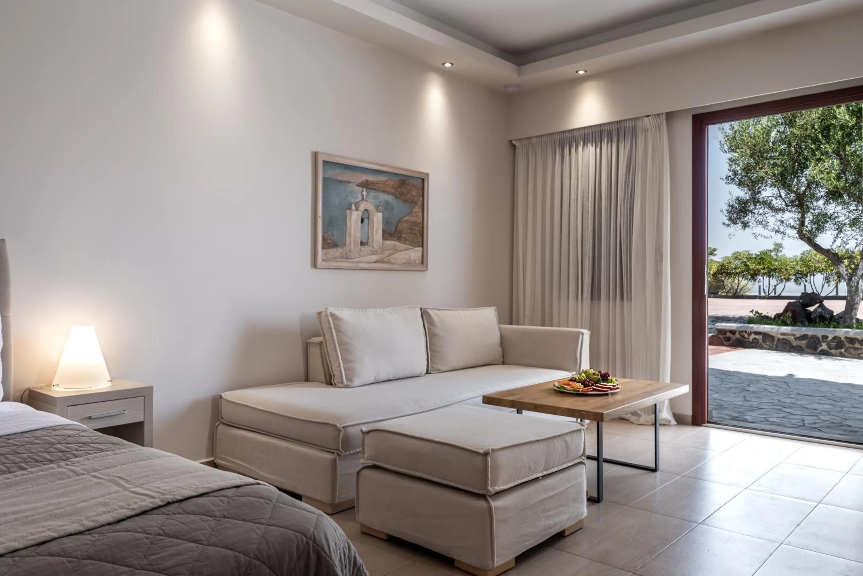 Patio, Bed in Splendour Hotel and Suites