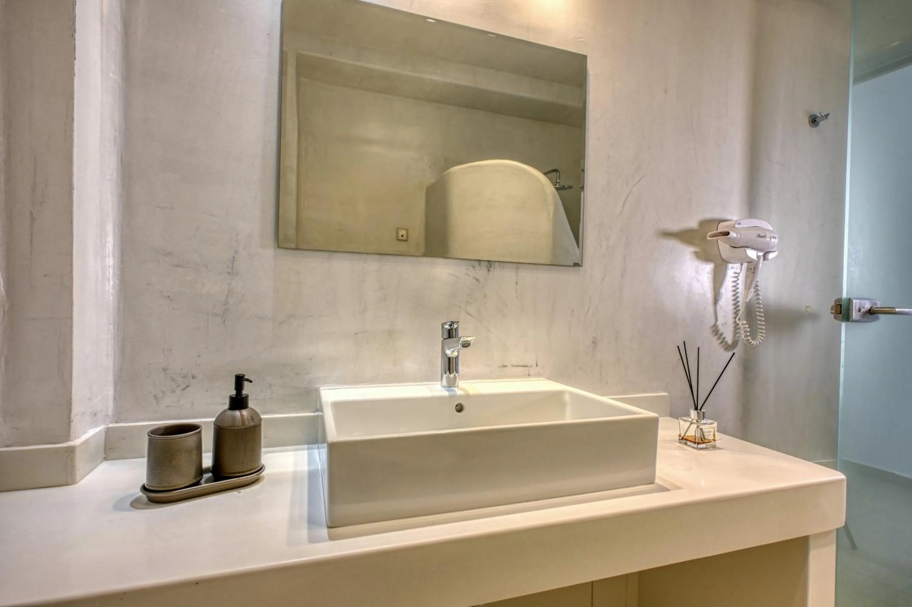 Splendour Hotel and Suites