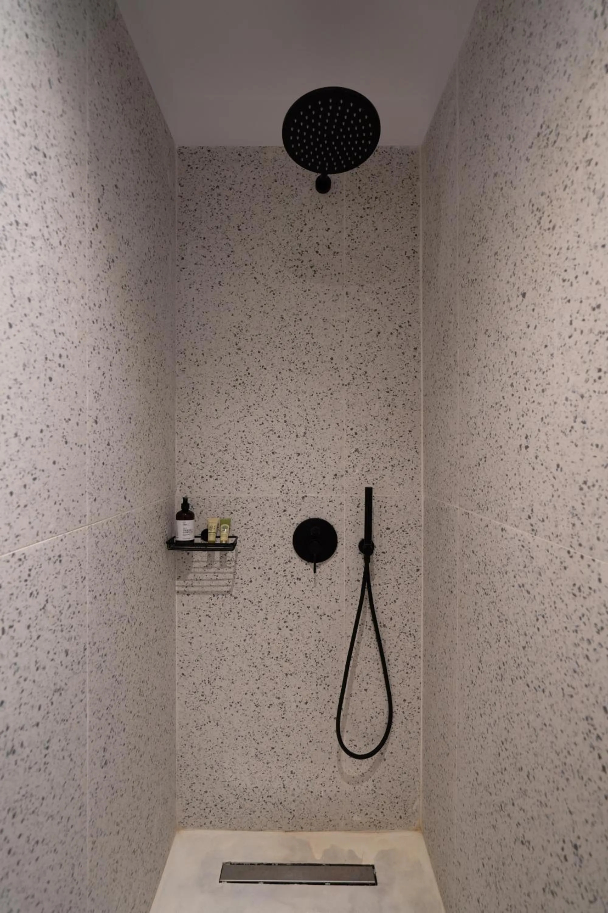 Shower in Splendour Hotel and Suites