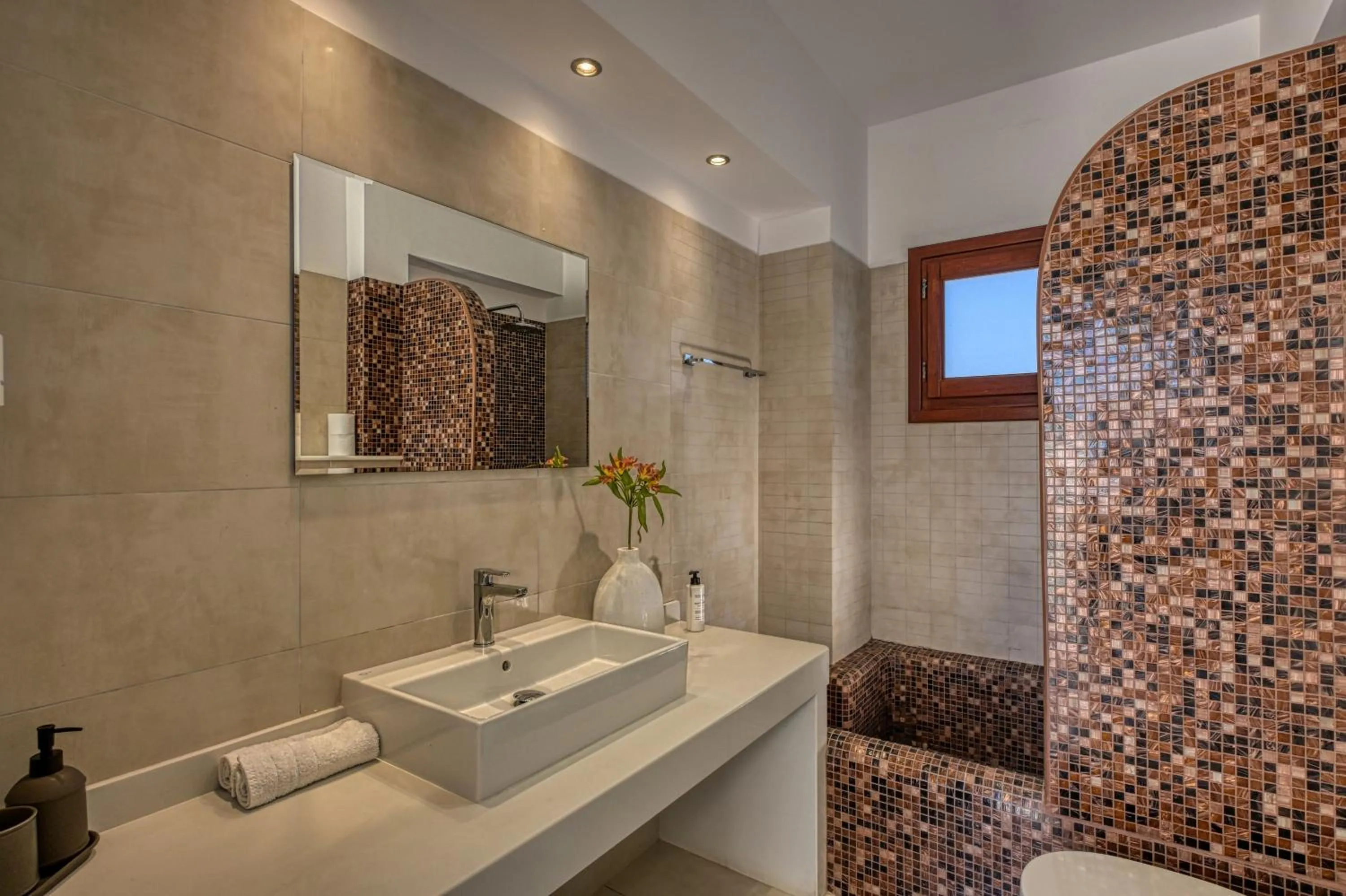 Splendour Hotel and Suites