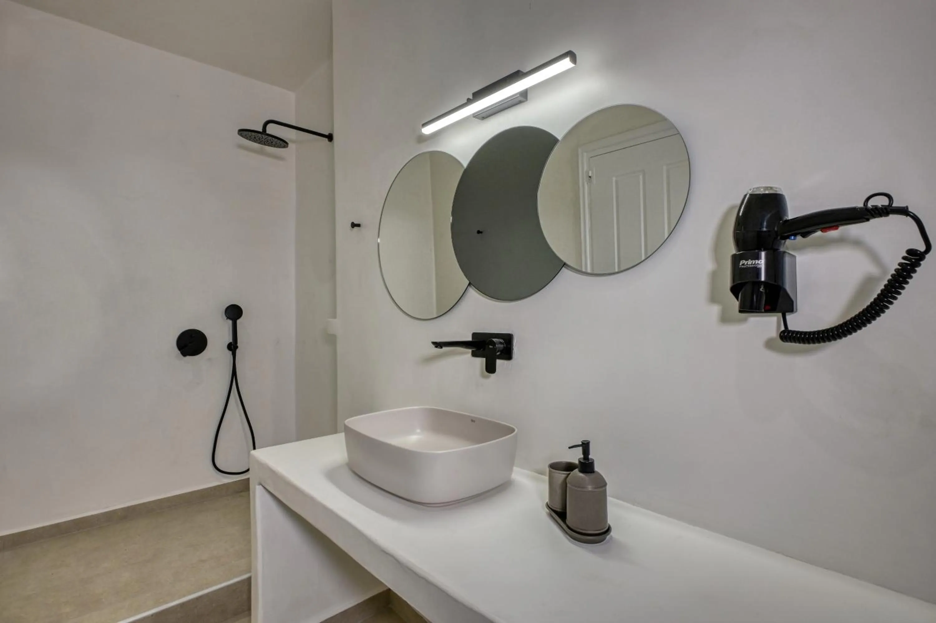 Splendour Hotel and Suites