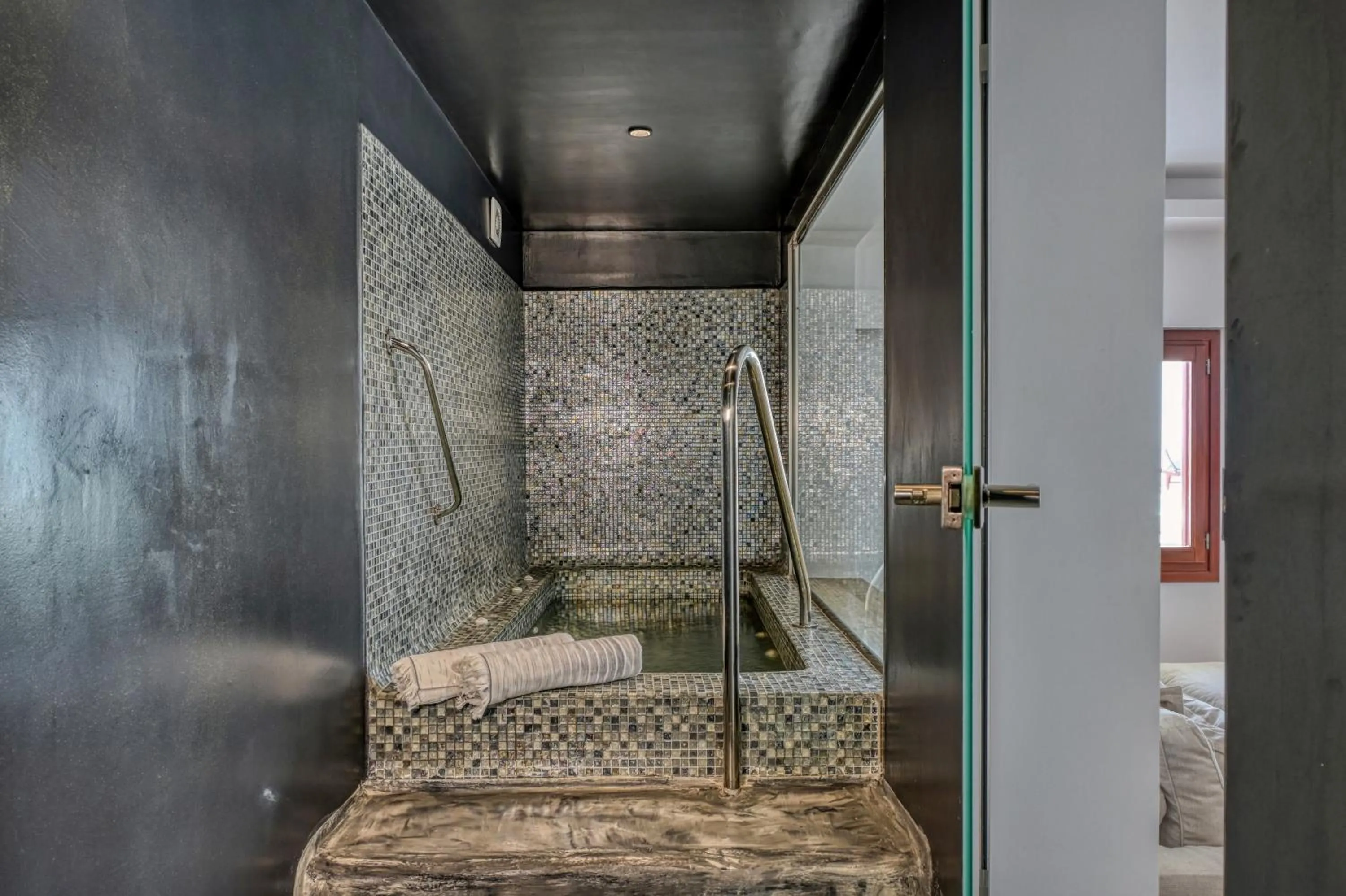 Splendour Hotel and Suites