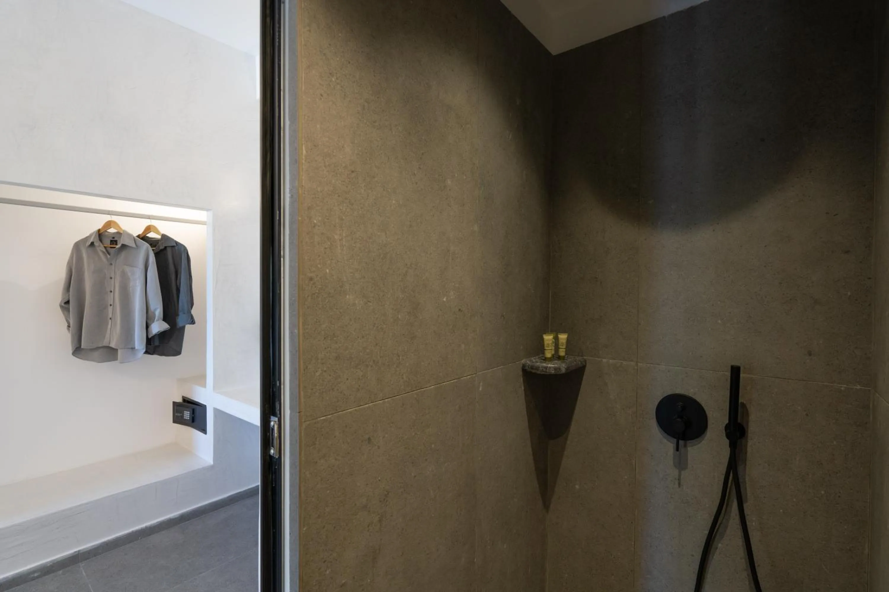 Bathroom in Splendour Hotel and Suites