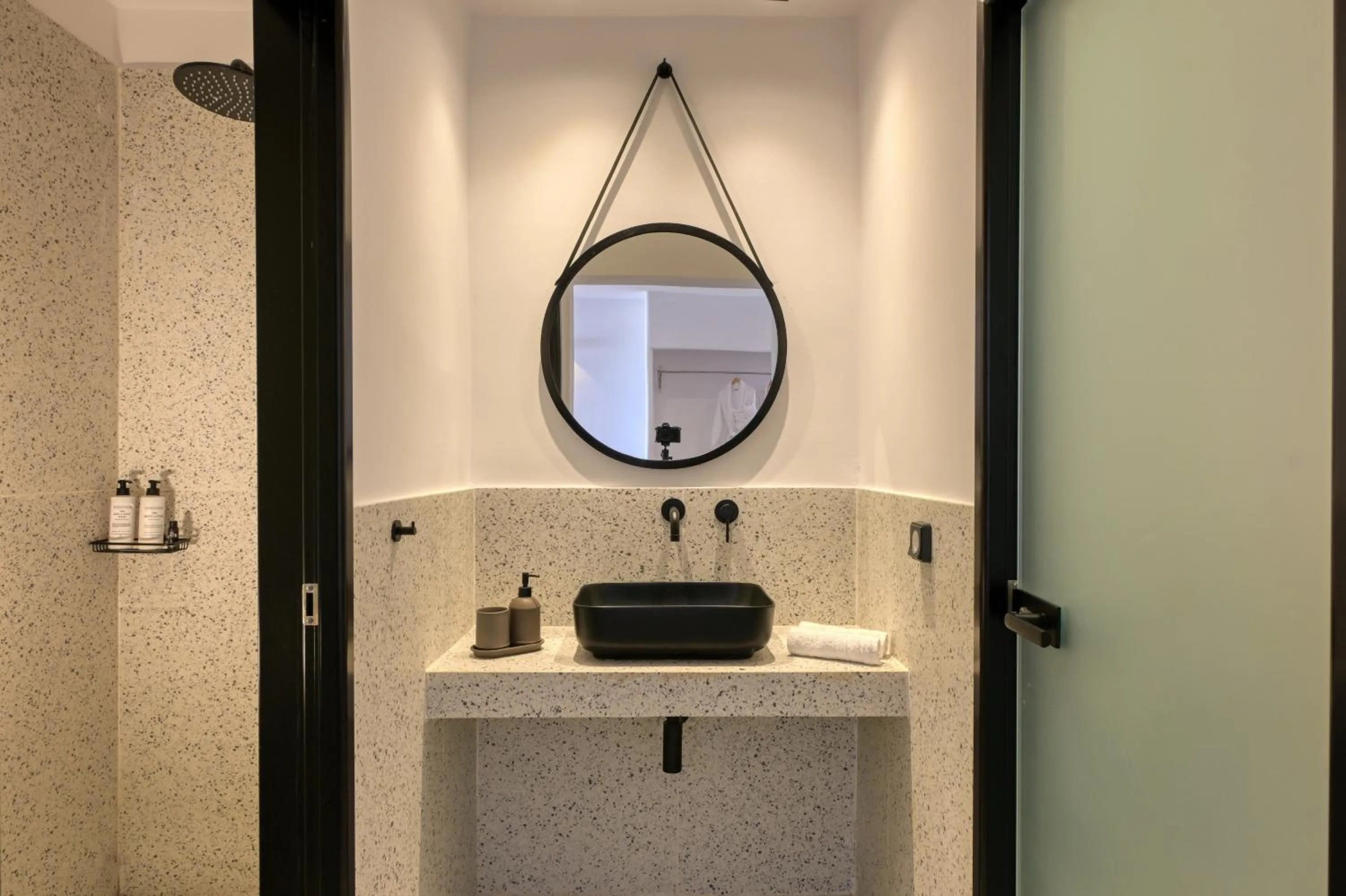 Splendour Hotel and Suites