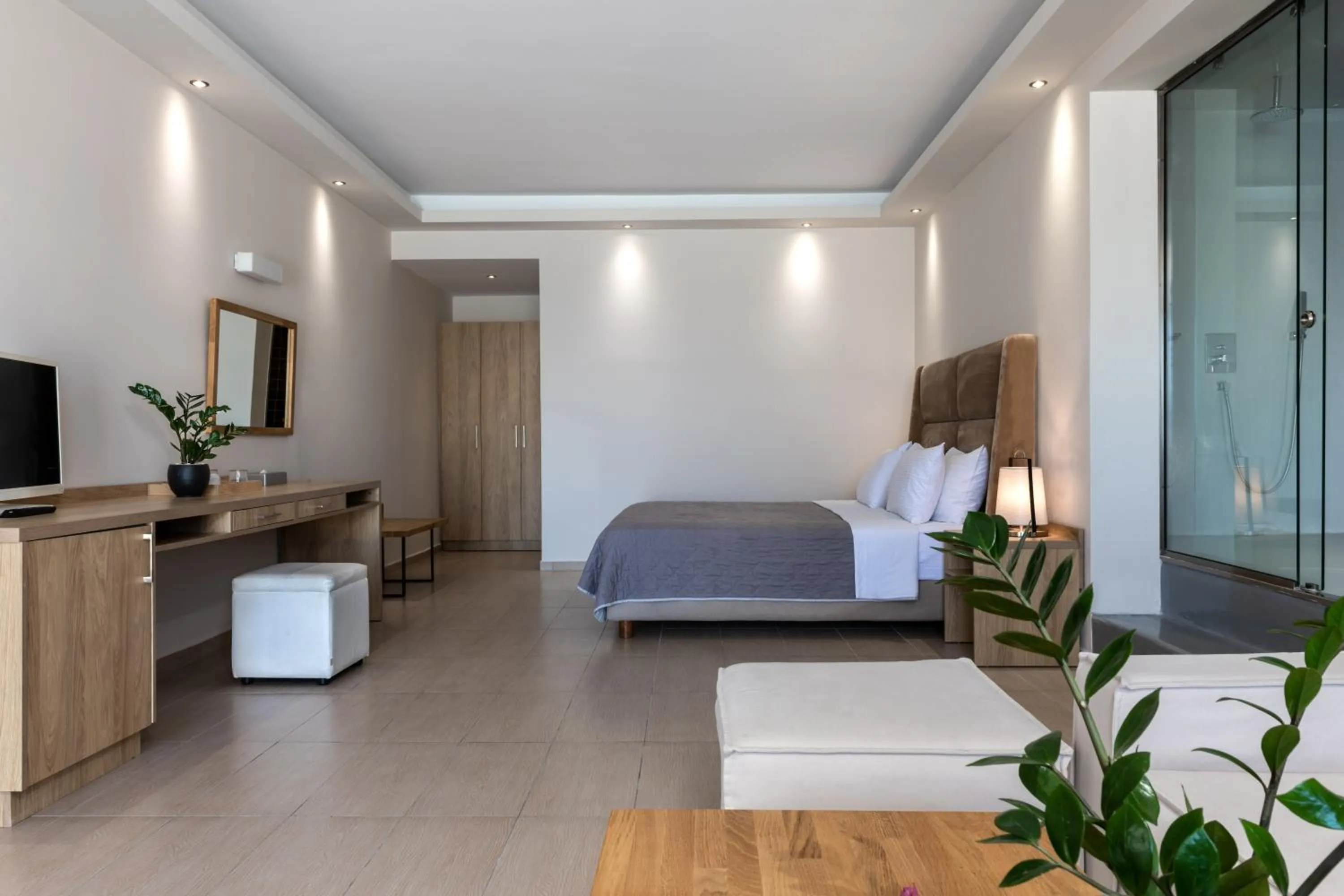 Photo of the whole room, Bed in Splendour Hotel and Suites