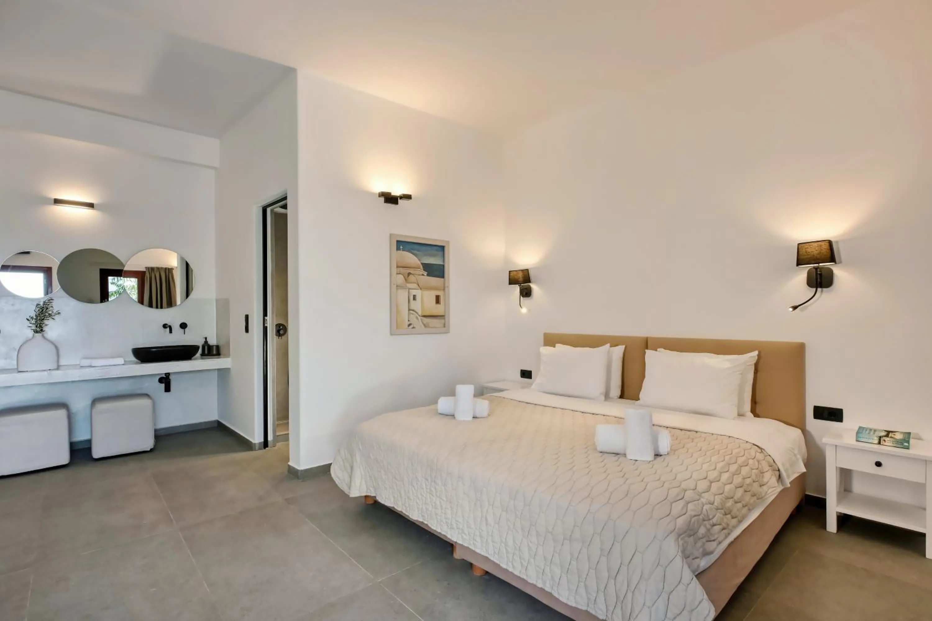 Bed in Splendour Hotel and Suites