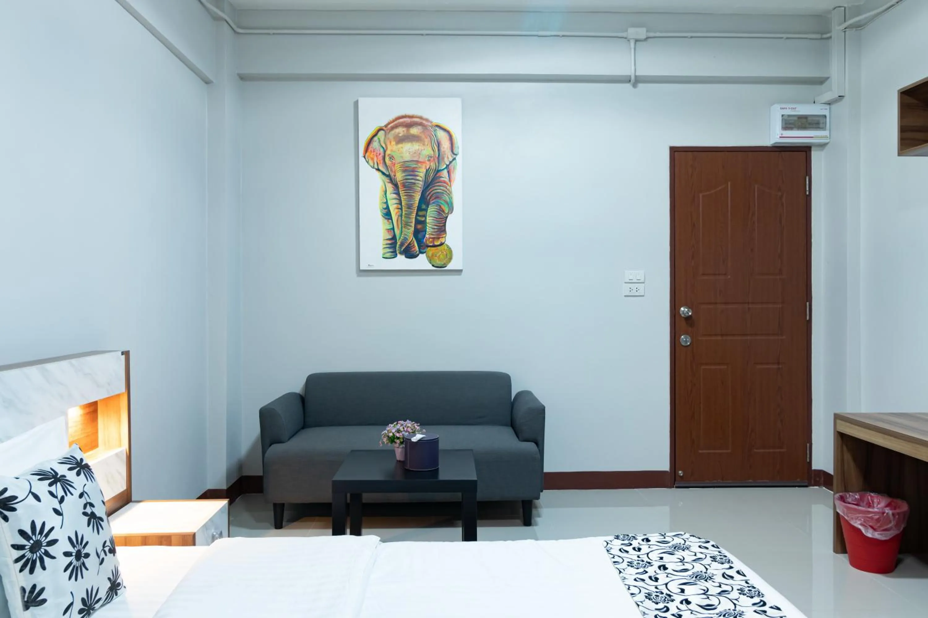 Living room, Bed in Tree Place