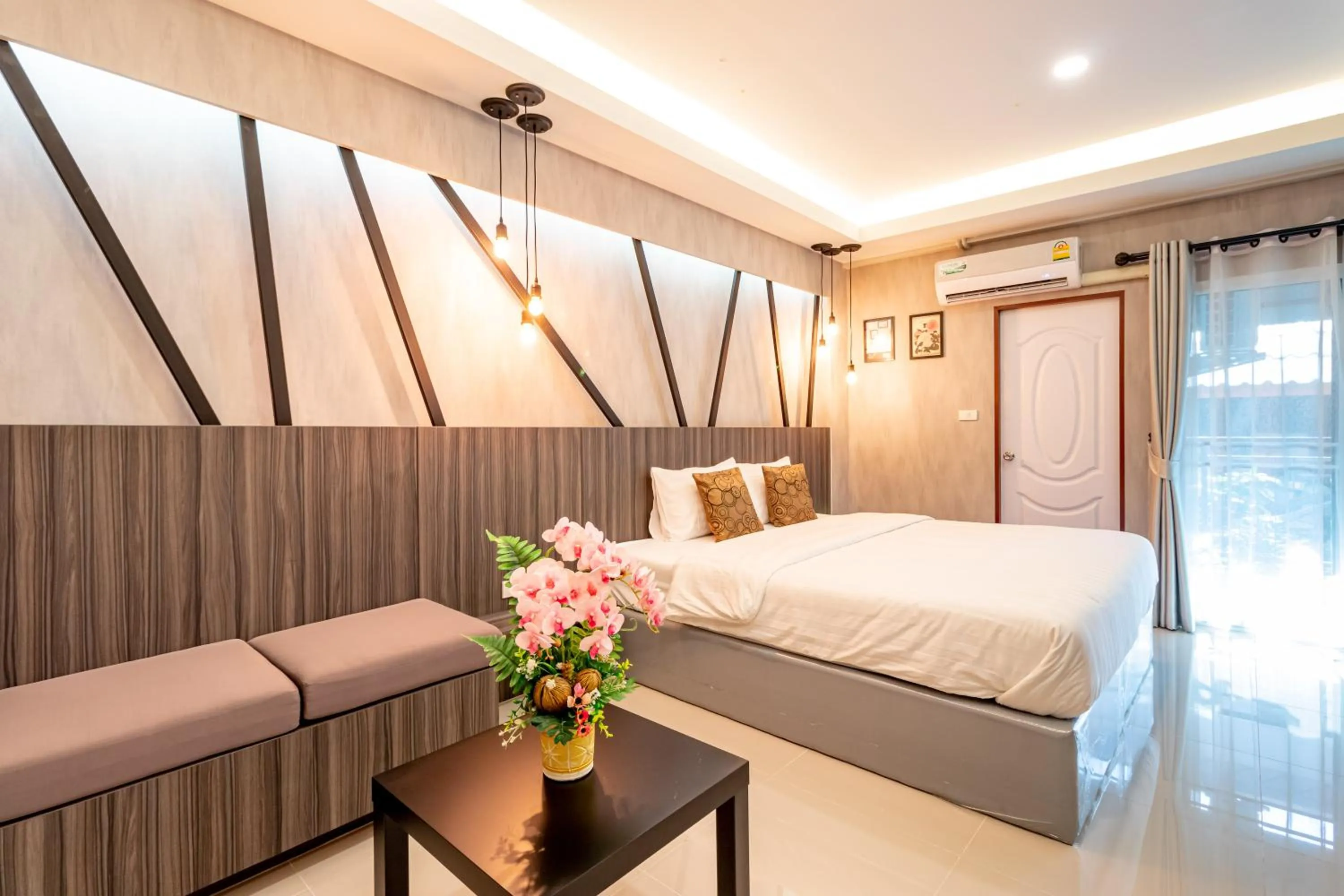 Bedroom, Bed in Tree Place